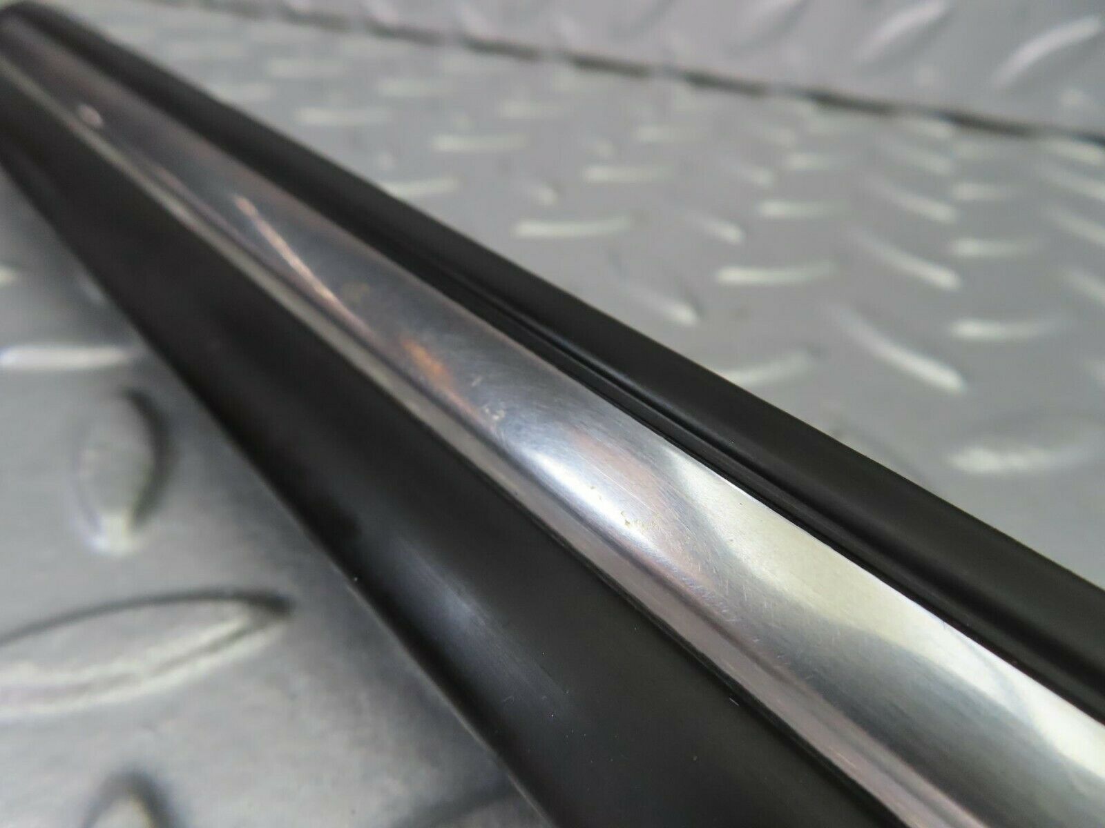 10288 Mercedes-Benz W116 Front Right Door Centre Moulding Trim