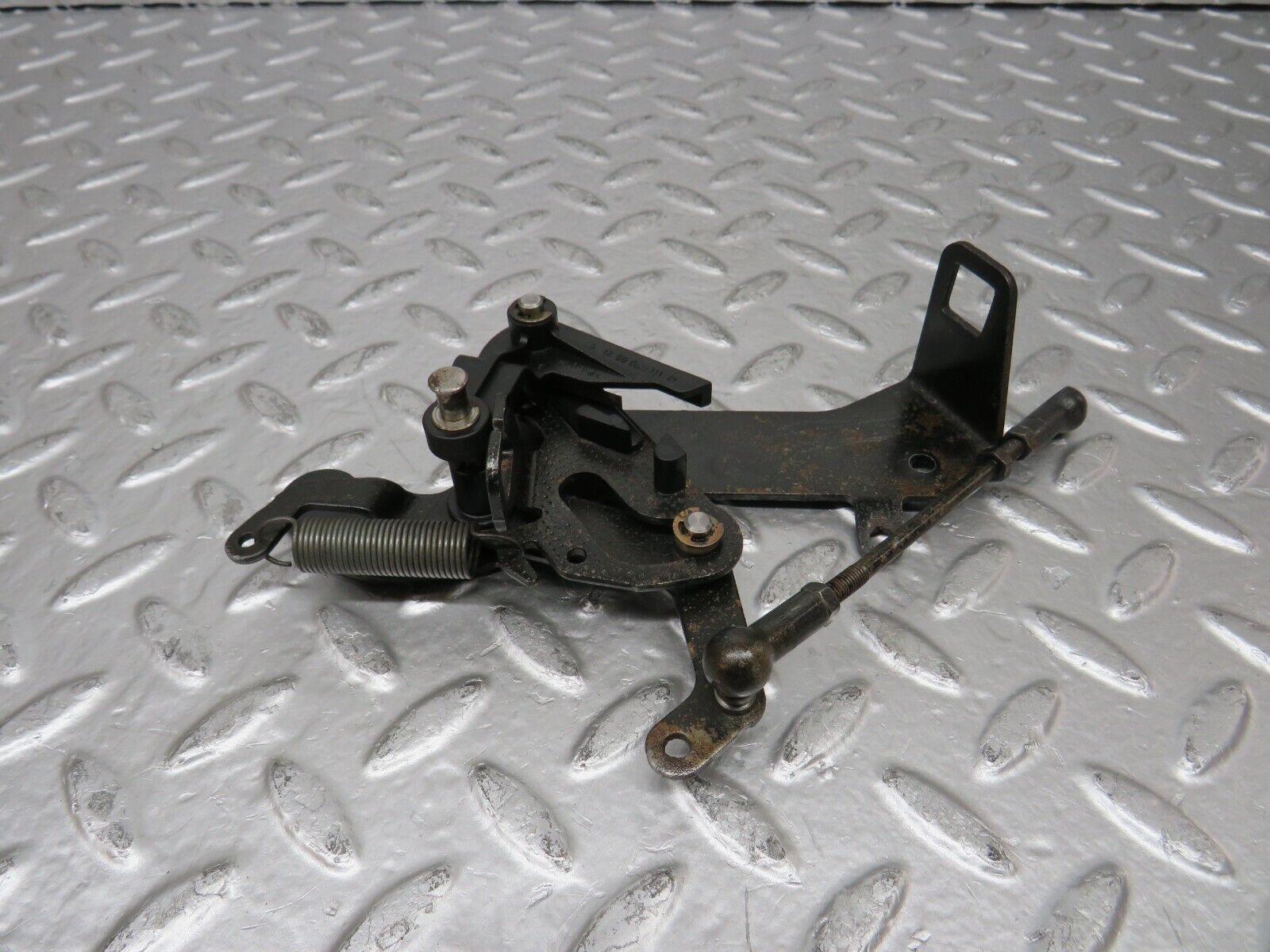 25179 Mercedes-Benz W201 190D Throttle Linkage 1110700521