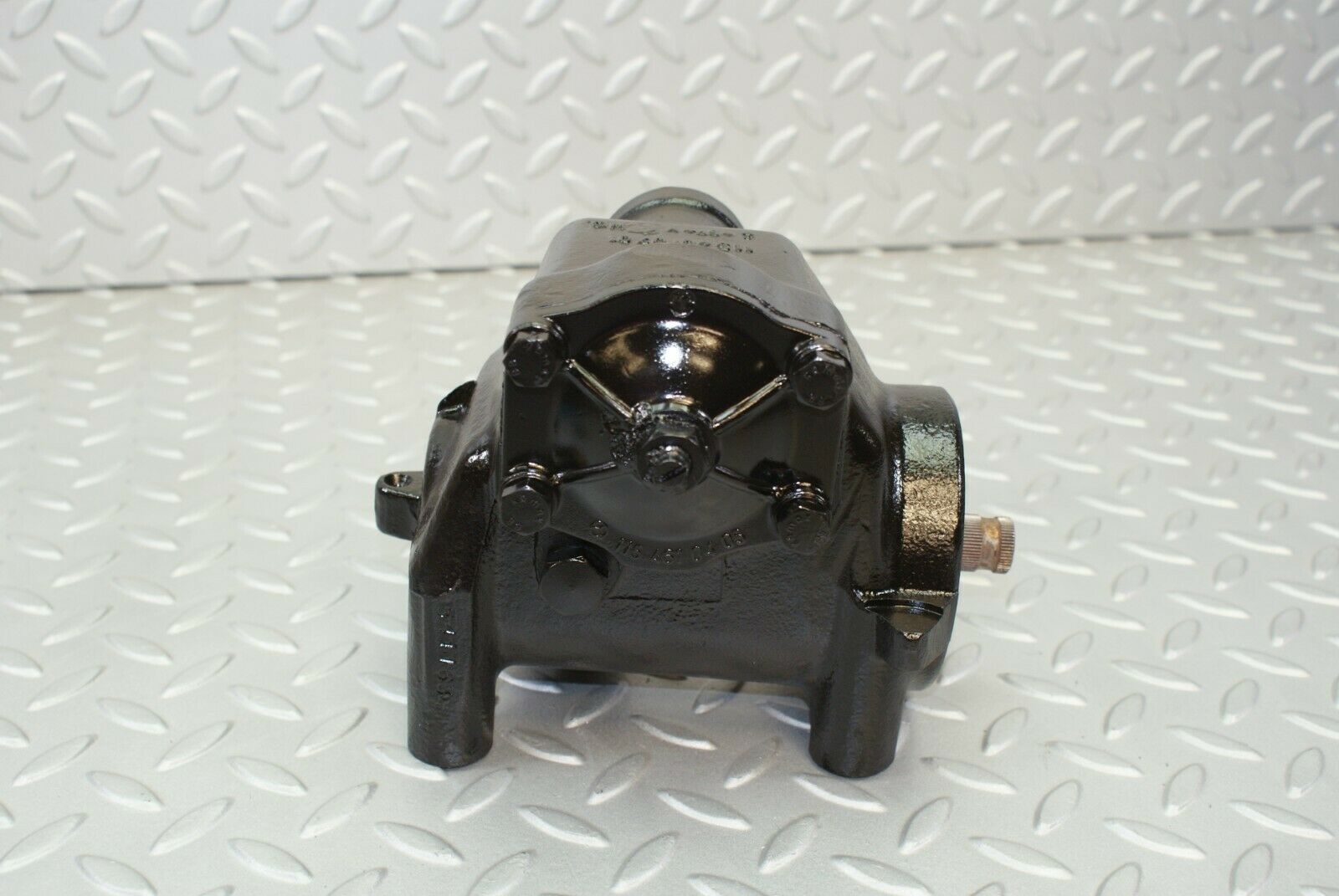 3069 Mercedes-Benz W115 220D Steering Box Steering Rack LHD 1154610701