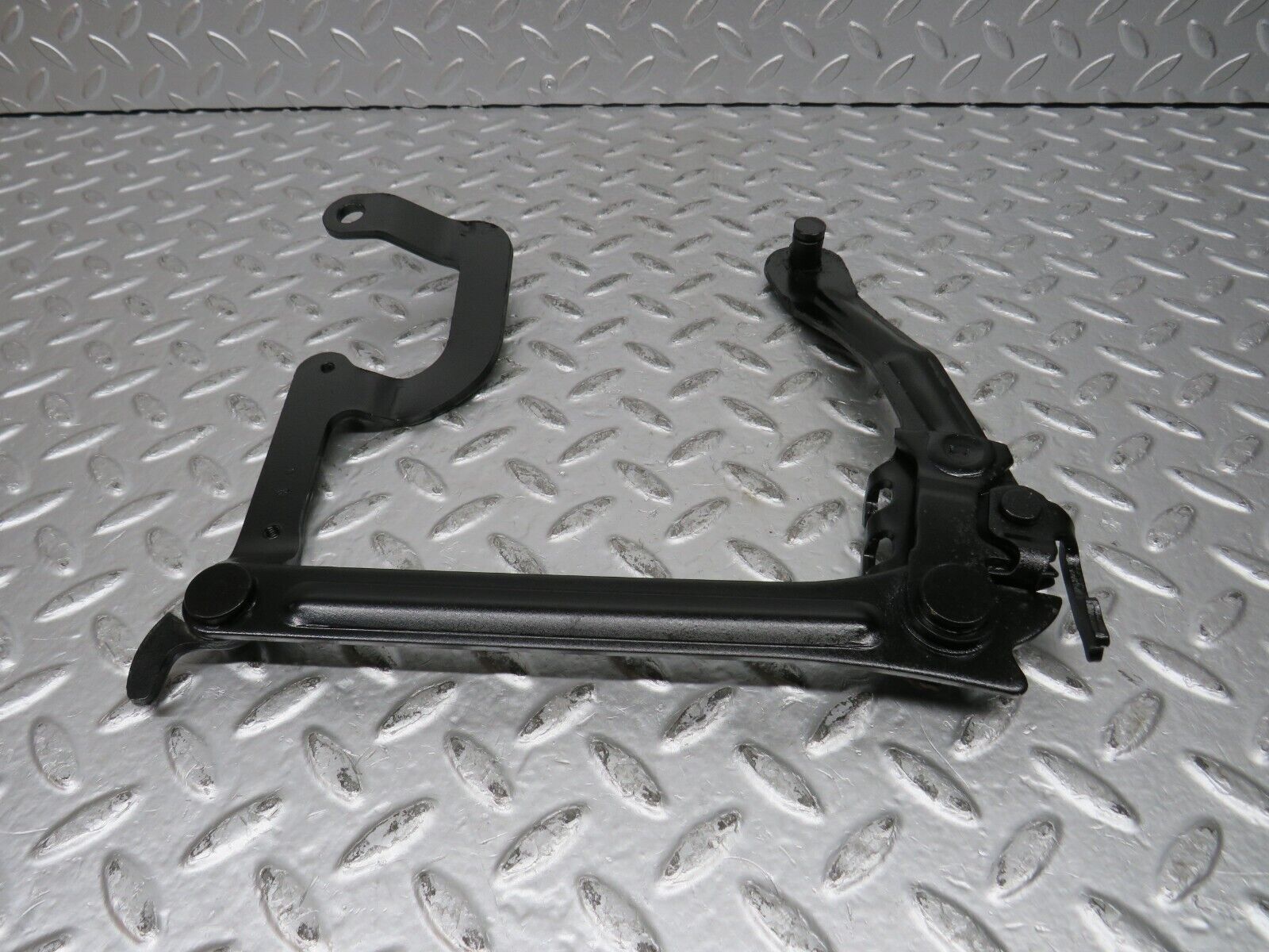 32124 Mercedes-Benz W123 230E Bonnet Hinge Right Side