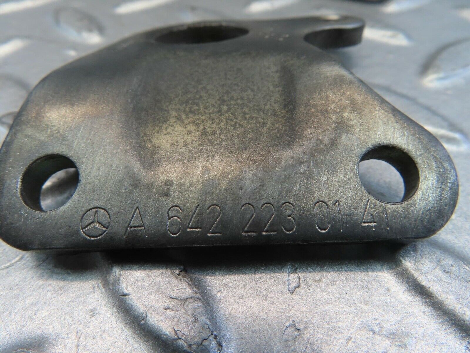 11311 Mercedes-Benz W221 S320 Engine Brackets