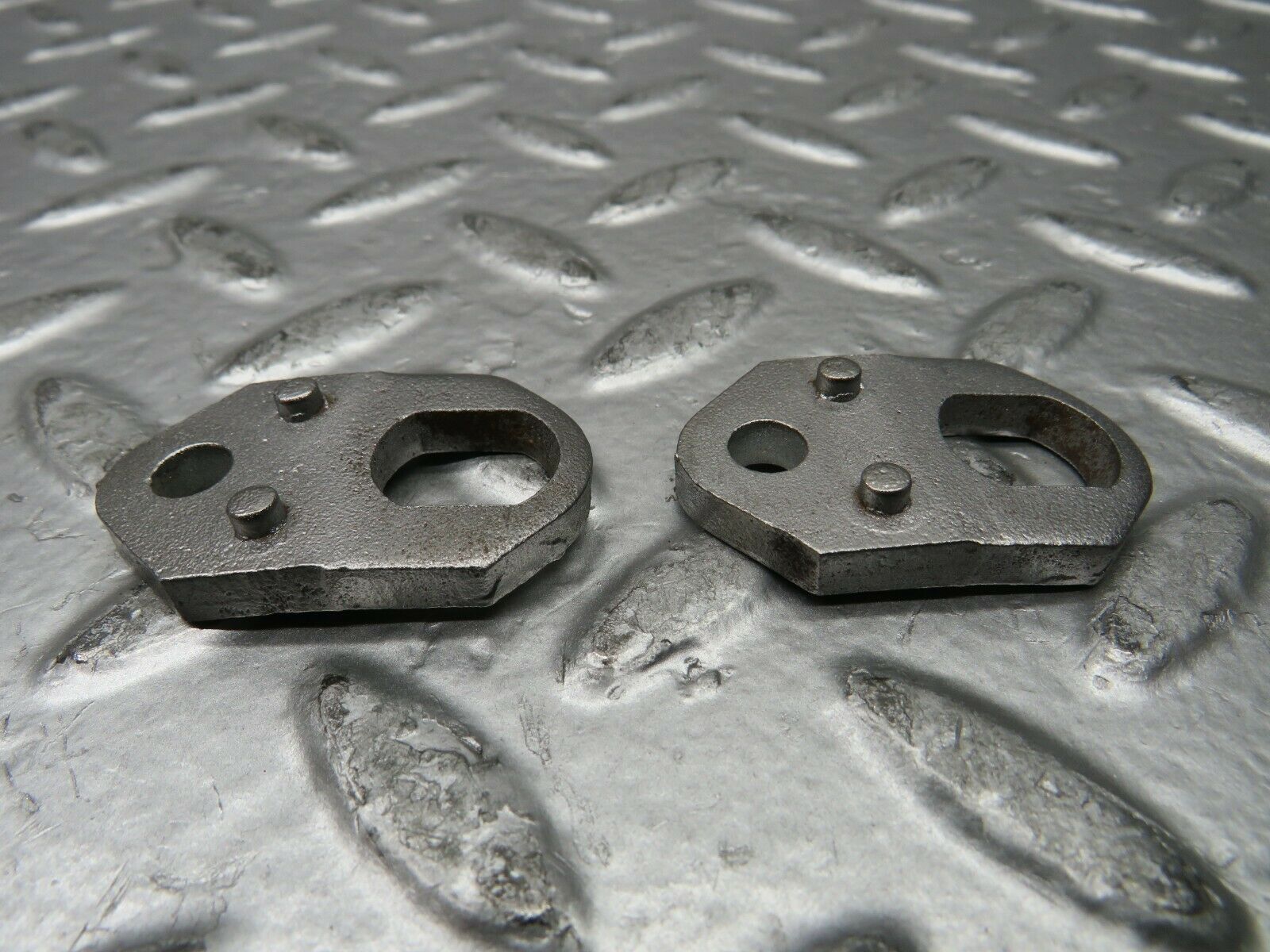 23172 Mercedes-Benz C107 450SLC Coupe Fuel Injector Bracket Pair