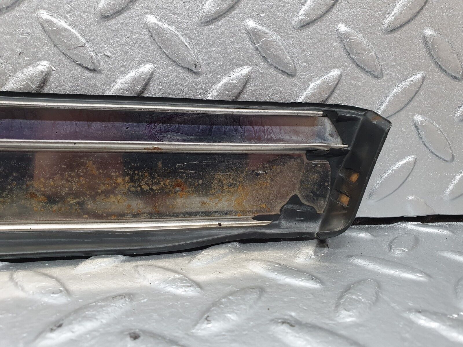 41424 Mercedes-Benz W124 200E Front Left Fender Wing Lower Moulding Trim