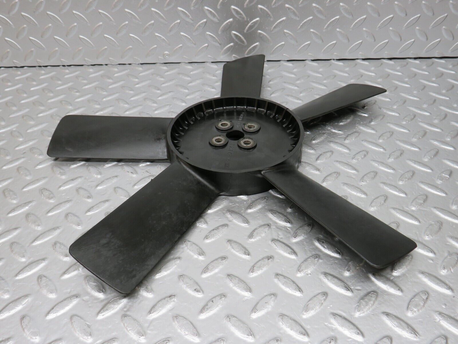 31047 Mercedes-Benz W123 200D Engine Cooling Fan 1152050406