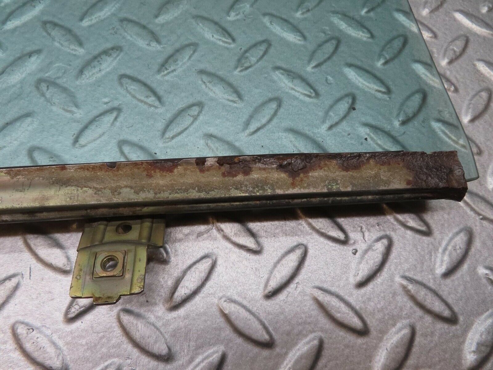 12911 Mercedes-Benz W123 200 Rear Right Door Window Glass