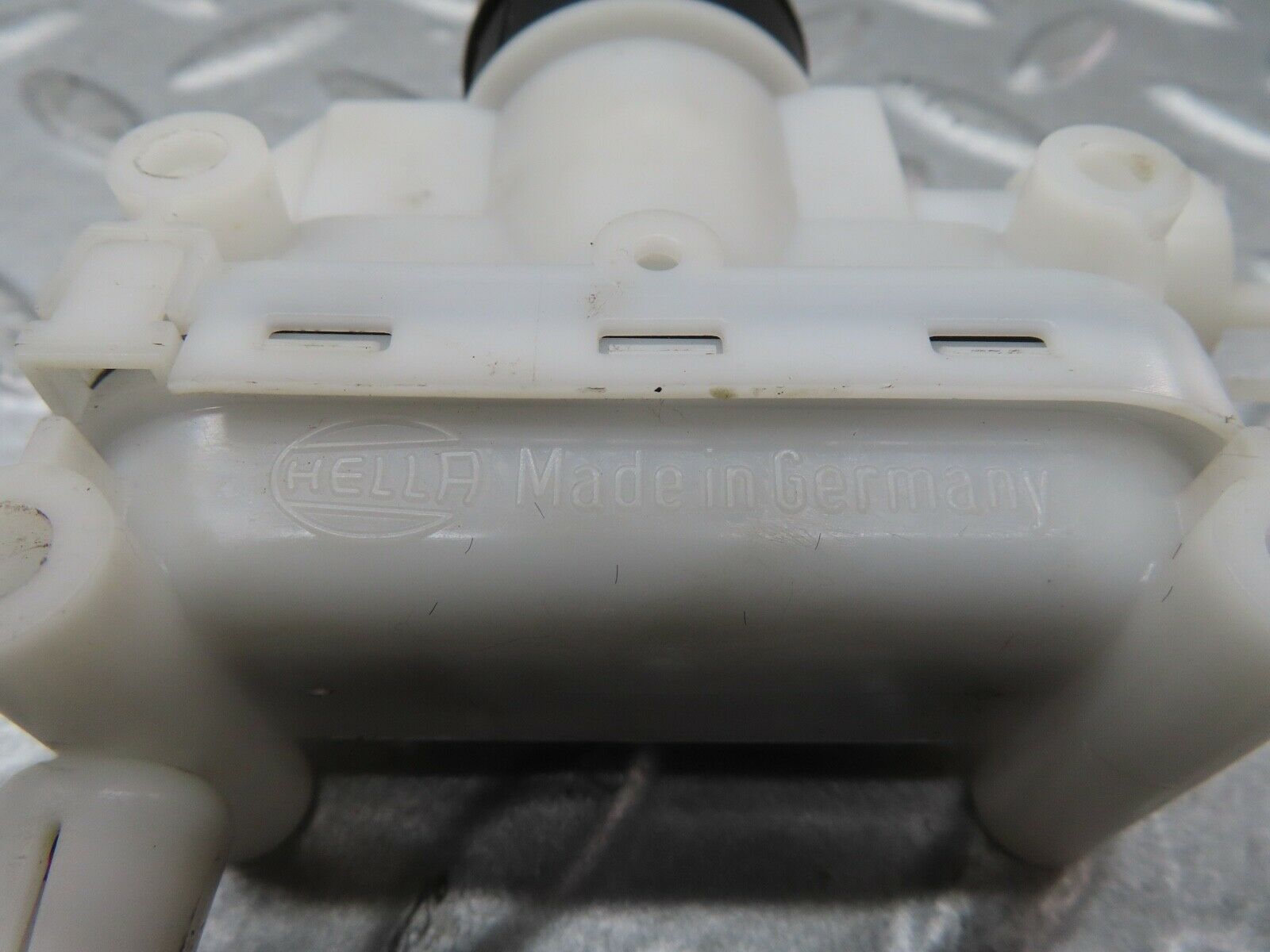 17134 Mercedes-Benz R129 300SL Coupe Left Door Lock Vacuum Actuator