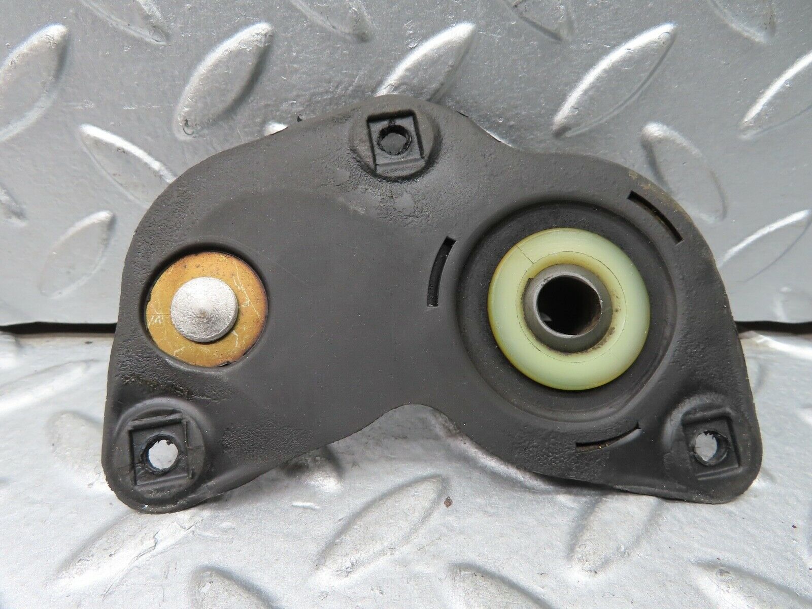 21629 Mercedes-Benz W126 300SE Throttle Linkage Bracket