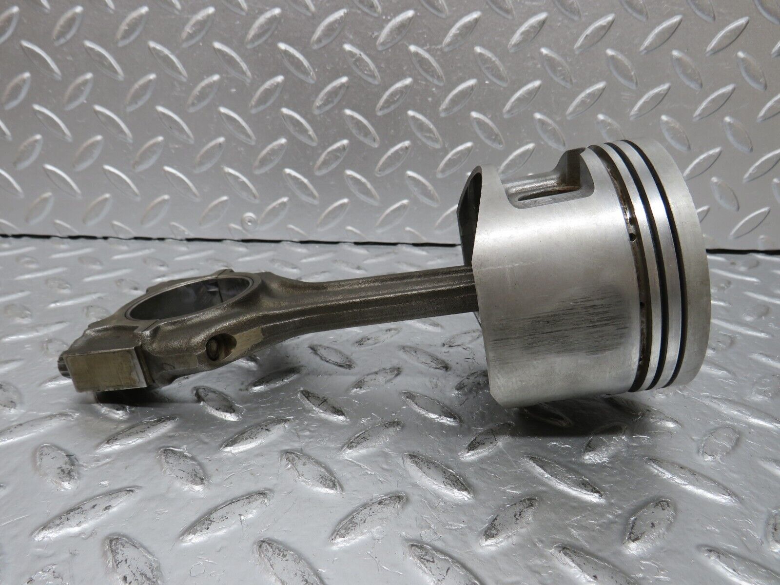 32652 Mercedes-Benz S124 300TE Wagon Piston With Connecting Rod 88.475mm 10205