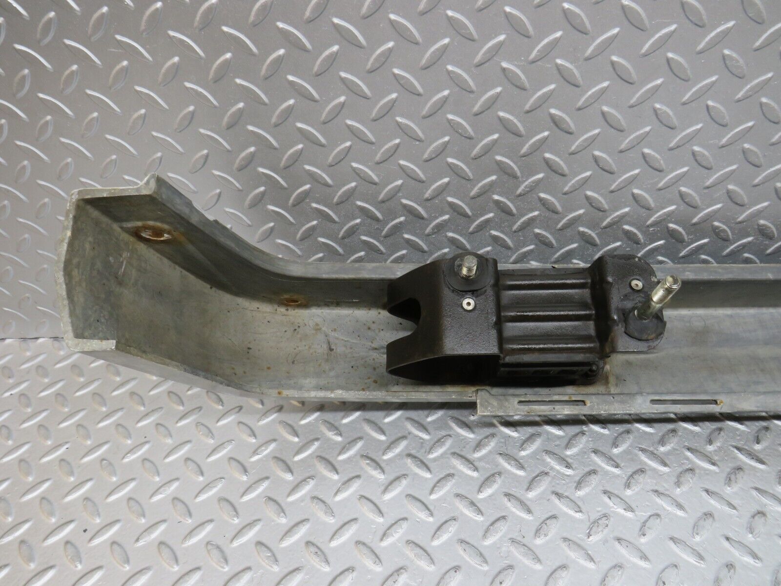 36313 Mercedes-Benz W126 420SE Rear Bumper Bracket Reinforcement 1268851105