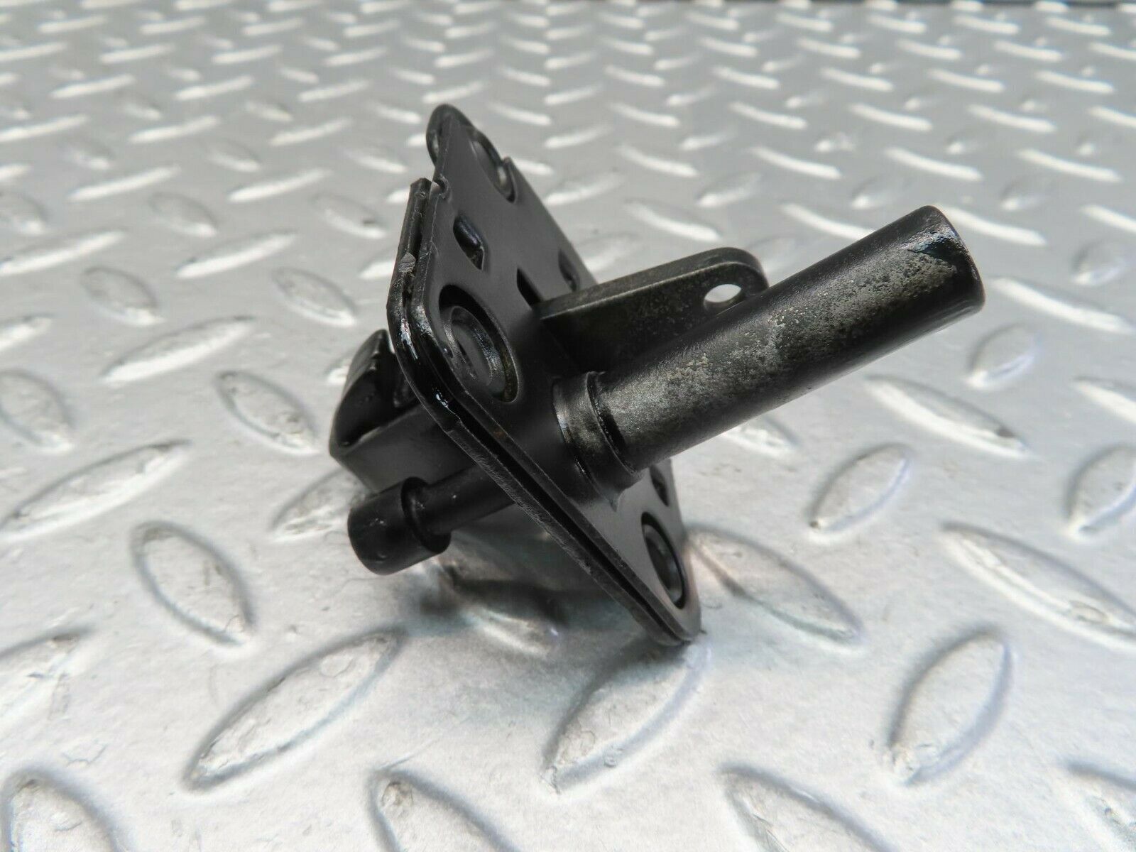 11556 Mercedes-Benz C123 230CE Coupe Bonnet Lock Catch