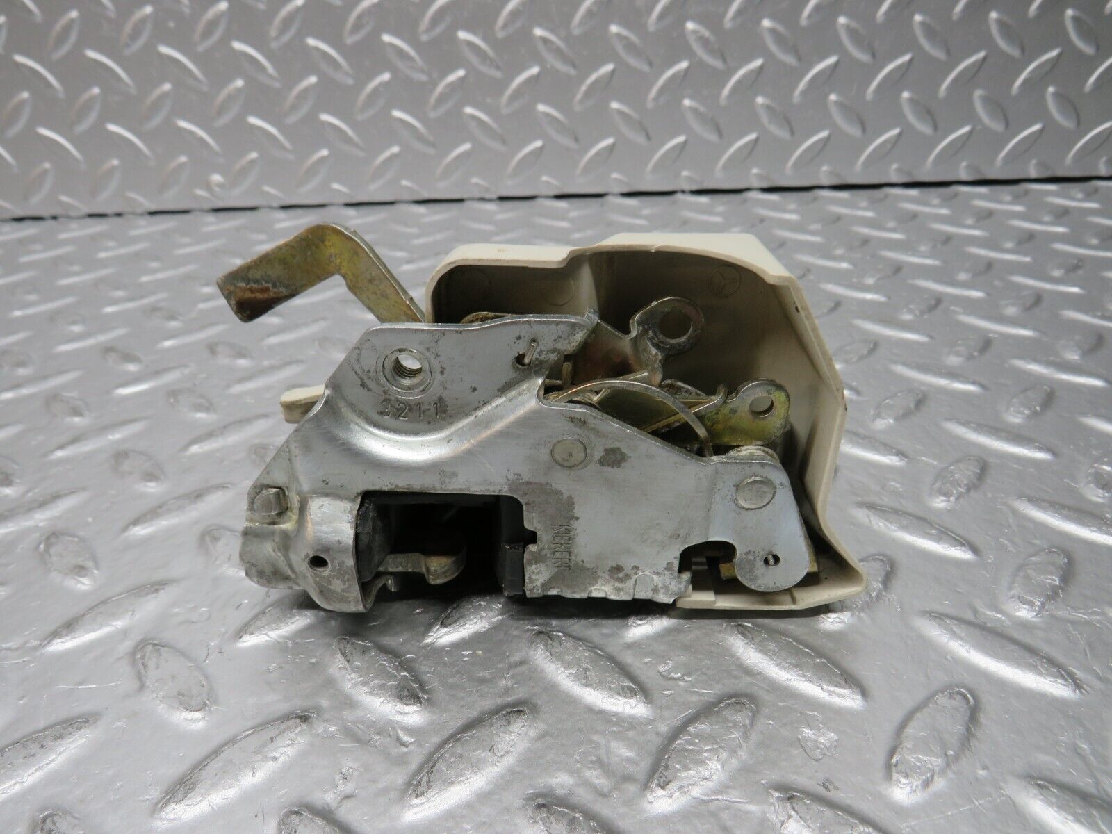 31393 Mercedes-Benz S124 220TE Wagon Rear Right Door Lock Mechanism