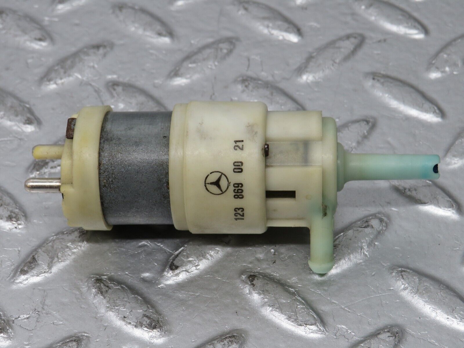 32046 Mercedes-Benz W123 230E Windscreen Washer Pump 1238690021