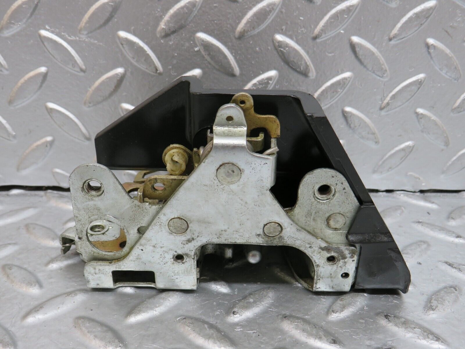 29669 Mercedes-Benz W123 230E Rear Right Door Lock Mechanism 1237230208