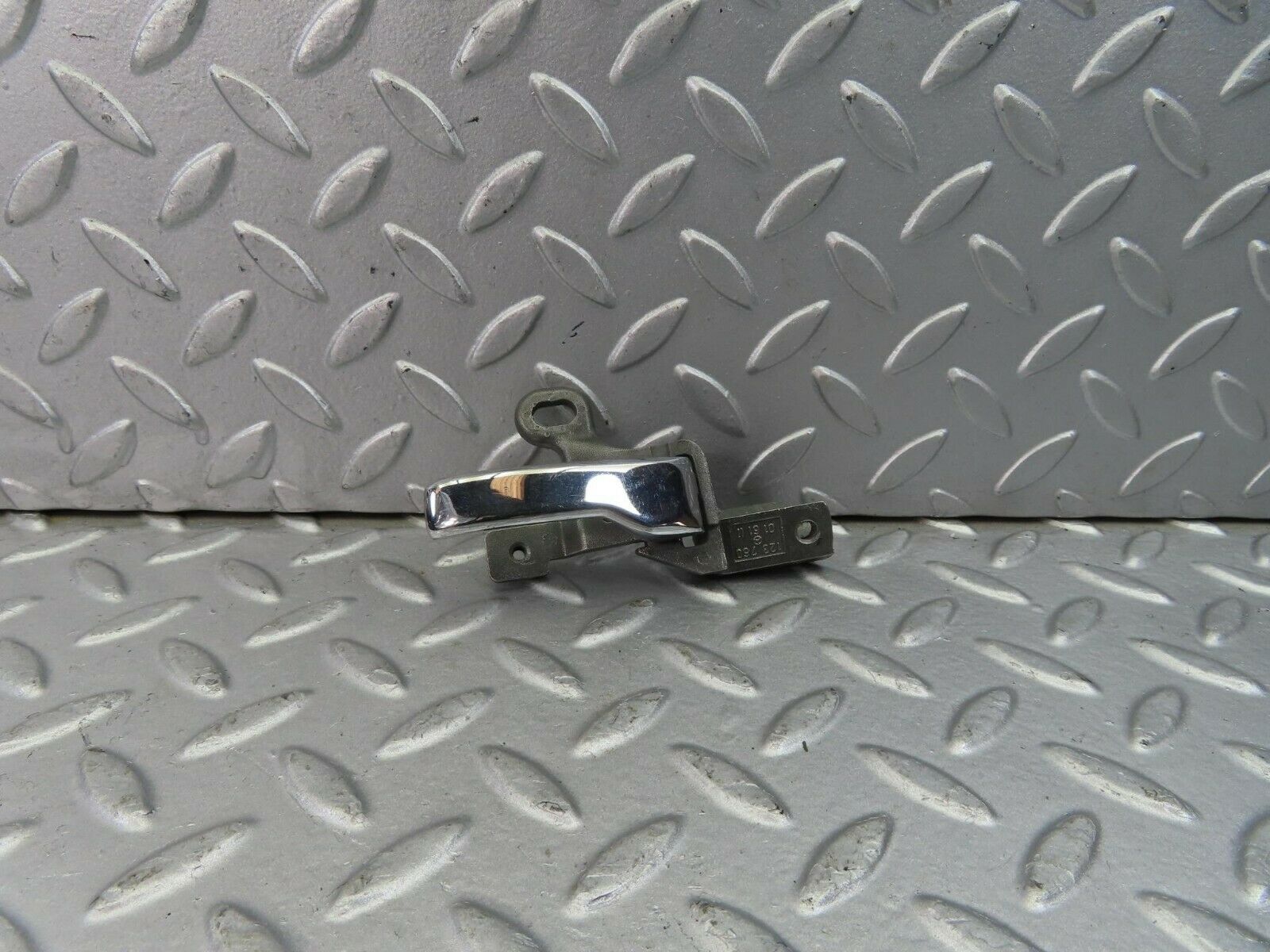 8984 Mercedes-Benz W123 Left Interior Door Handle 1237600161
