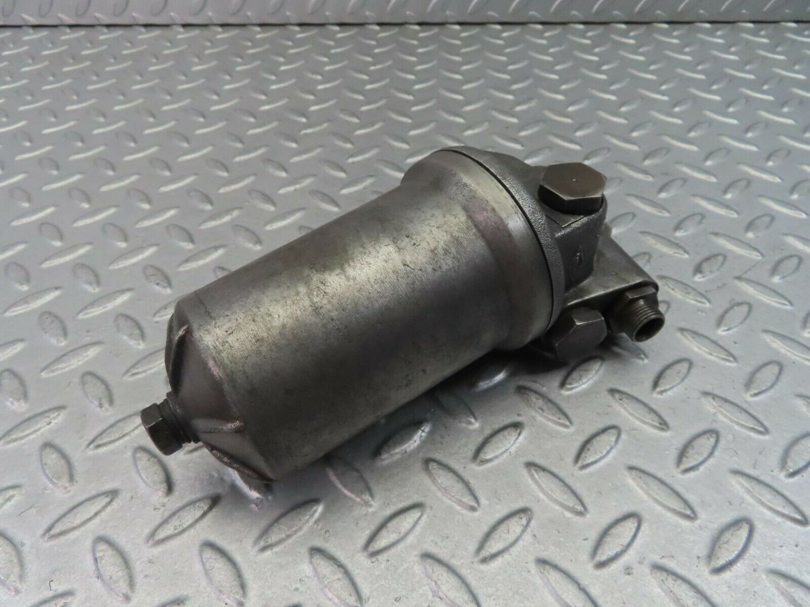 8502 Mercedes-Benz W108 Oil Filter Housing