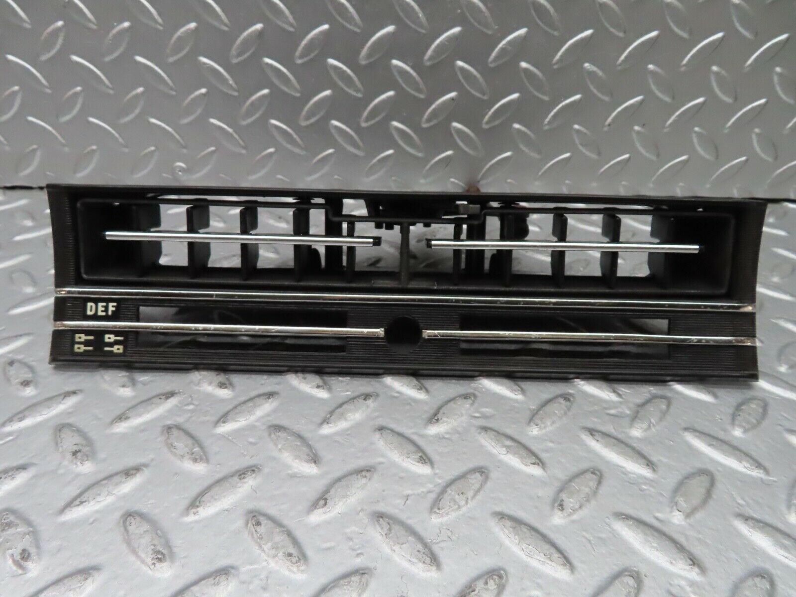 20896 Mercedes-Benz W114 250CE Coupe Dashboard Centre Air Vent 1158300003