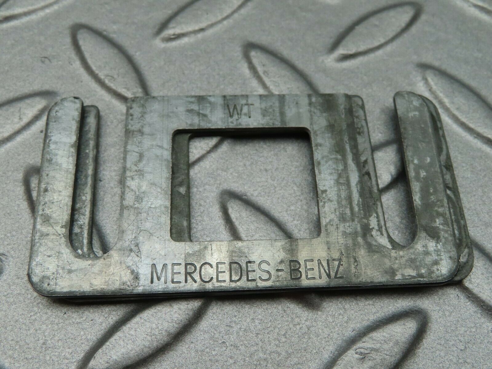 3722 Mercedes-Benz S123 200T Wagon Door Lock Latch Left Side