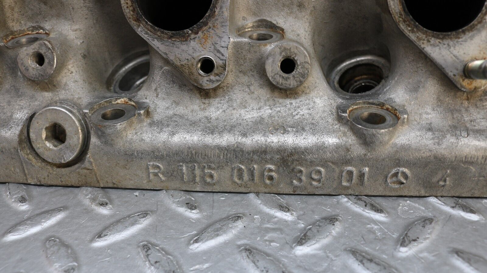 37171 Mercedes-Benz C126 420SEC Coupe Cylinder Head Right Side 1160163901