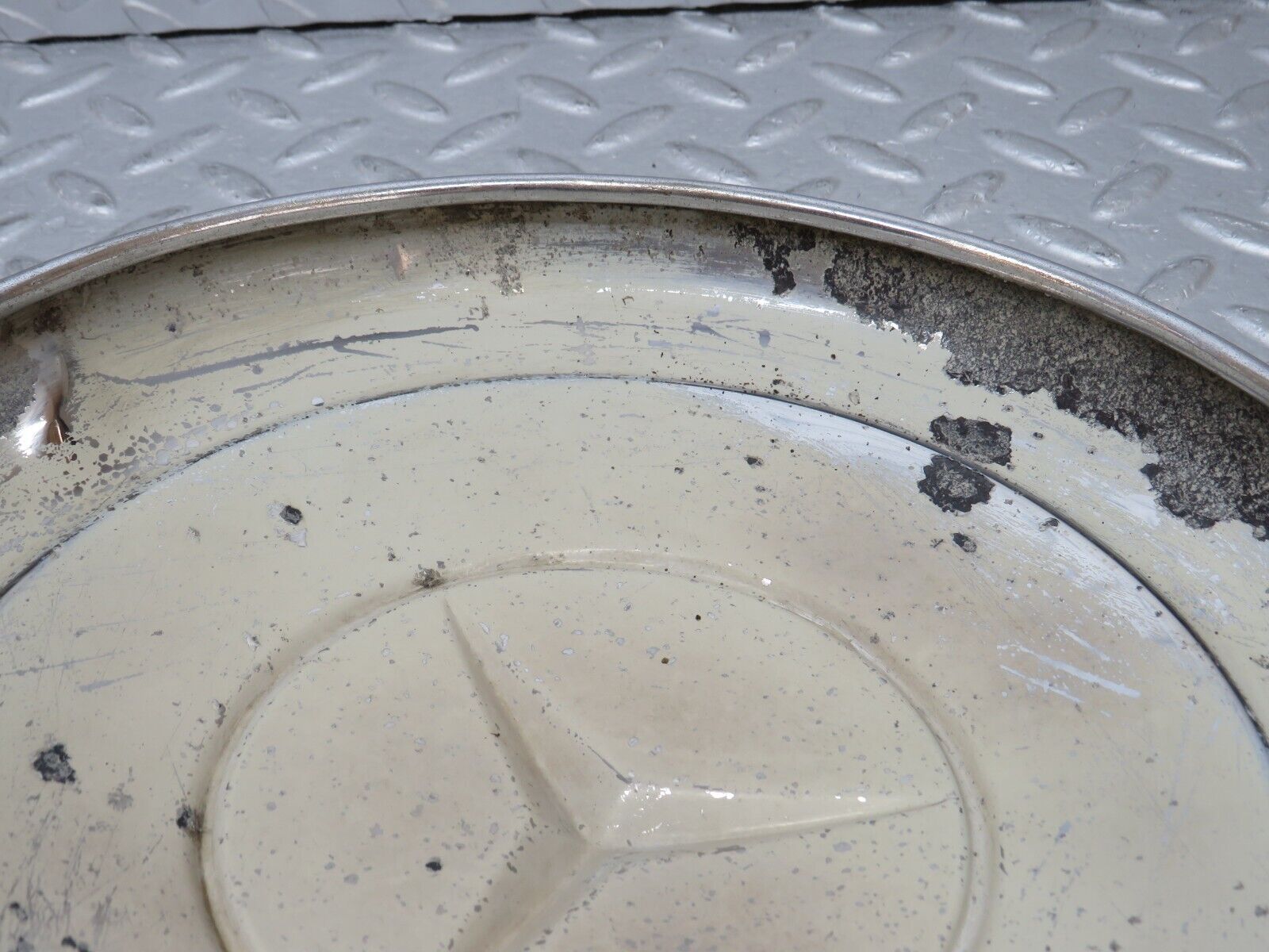 35762 Mercedes-Benz W108 Chrome Wheel Hub Cap