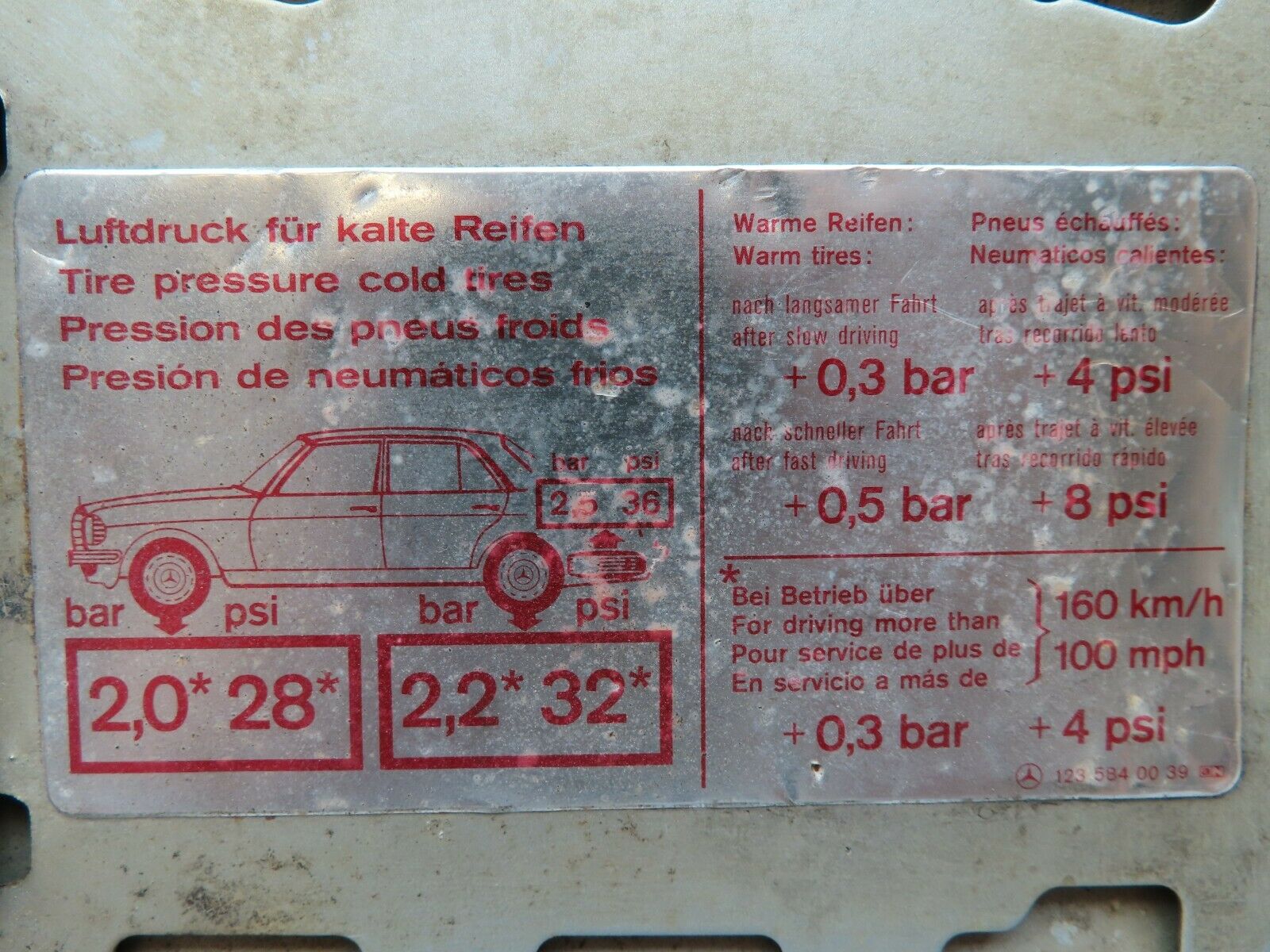 4493 Mercedes-Benz W123 230E Fuel Tank Flap Cap 1235840039