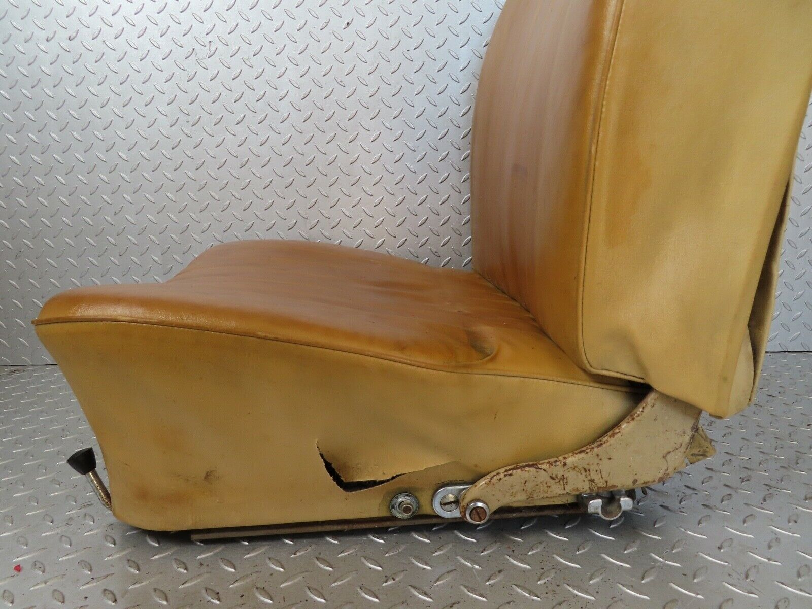 18761 Mercedes-Benz W120 W121 Ponton Front Right Seat Beige