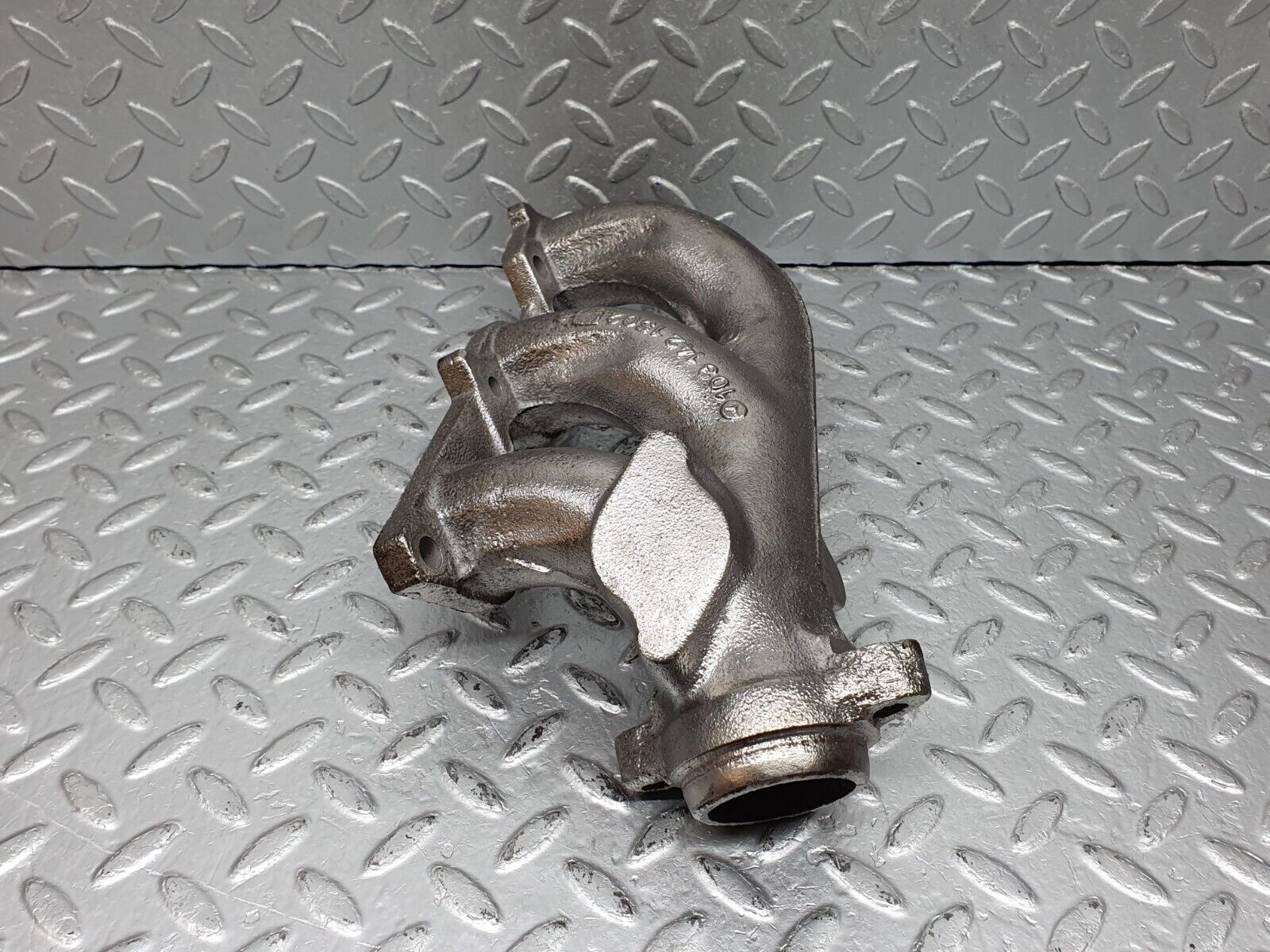 41201 Mercedes-Benz W126 300SE Exhaust Manifold Cylinder 1-3 1031421502