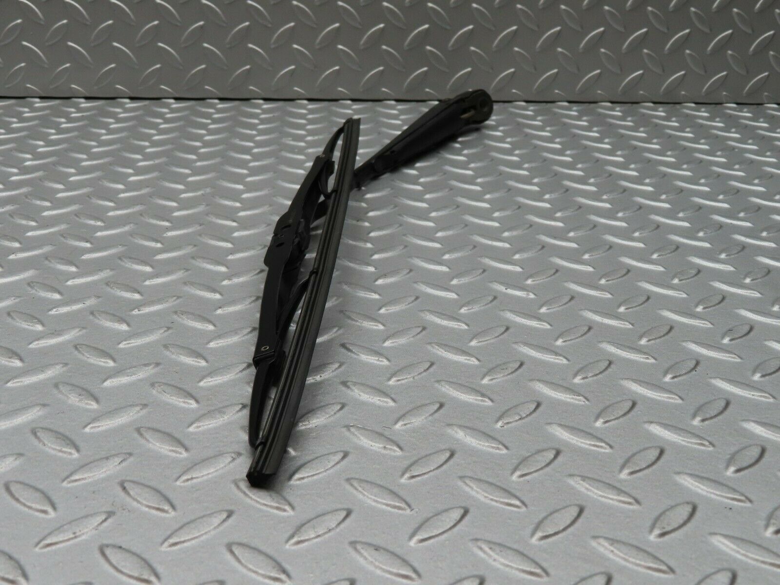 3934 Mercedes-Benz S123 200T Wagon Front Left Wiper Arm Bosch 3399990553