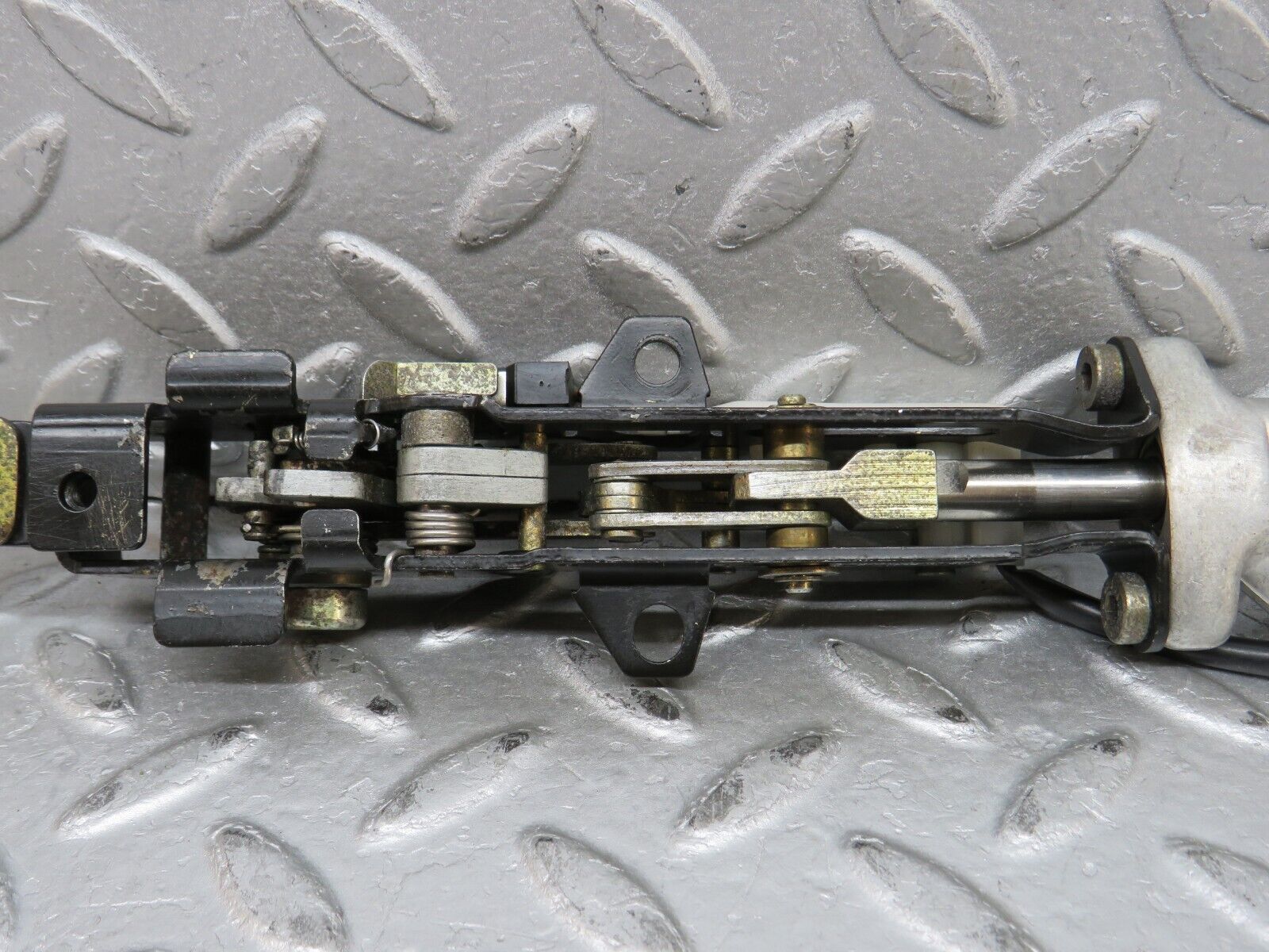 37820 Mercedes-Benz A124 320E Cabriolet Soft Top Cover Lock 1247700426 1298210951 1298001672