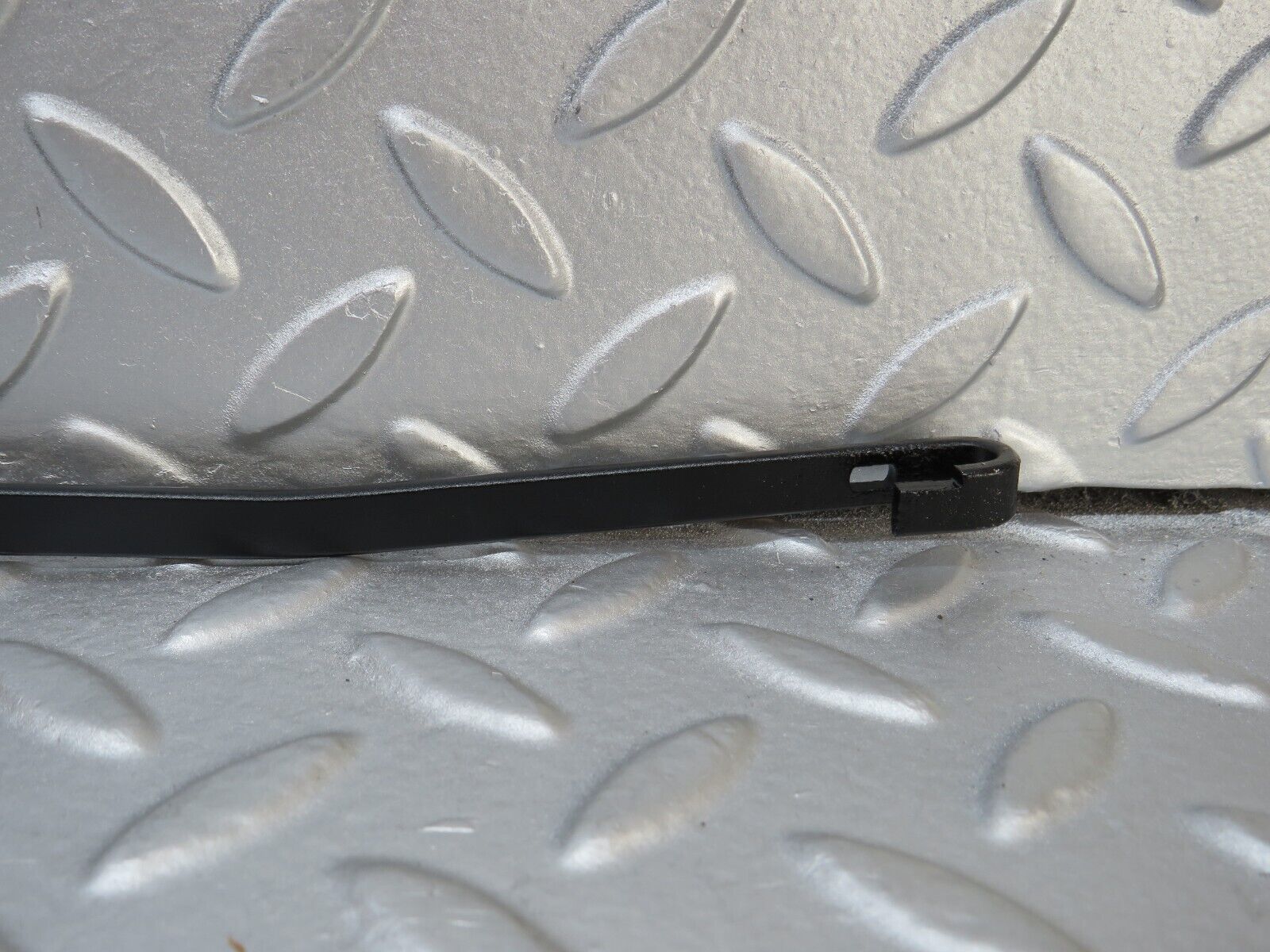 36166 Mercedes-Benz W126 420SE Windscreen Wiper Arm Right Side