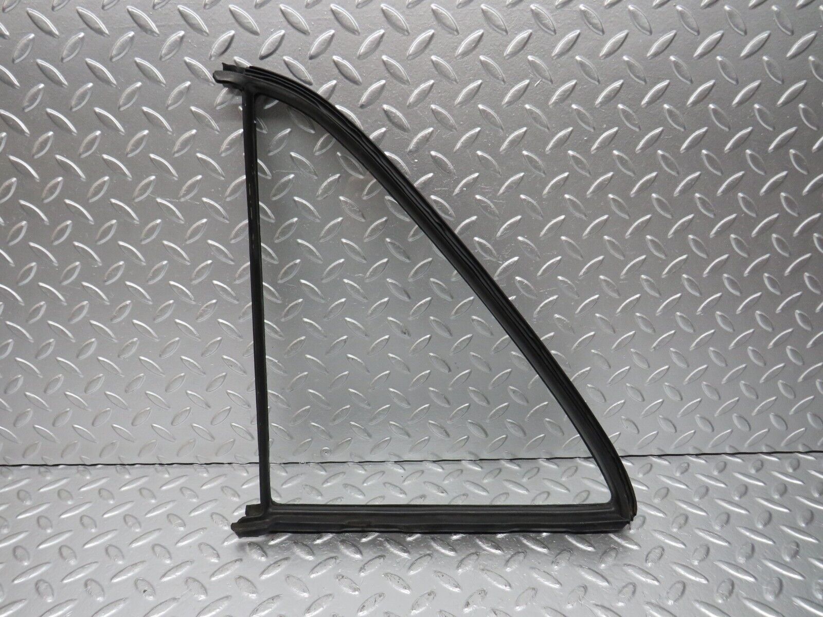 31094 Mercedes-Benz W123 200D Rear Right Quarter Window 1237350224