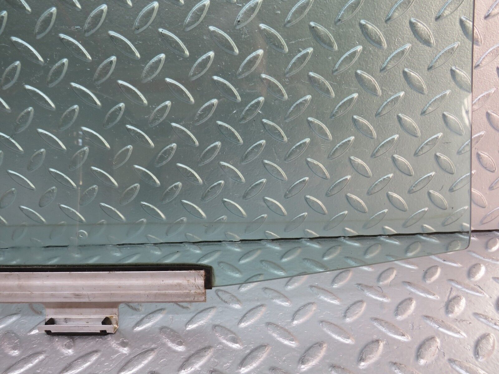 29261 Mercedes-Benz W124 230E Rear Left Door Window Glass