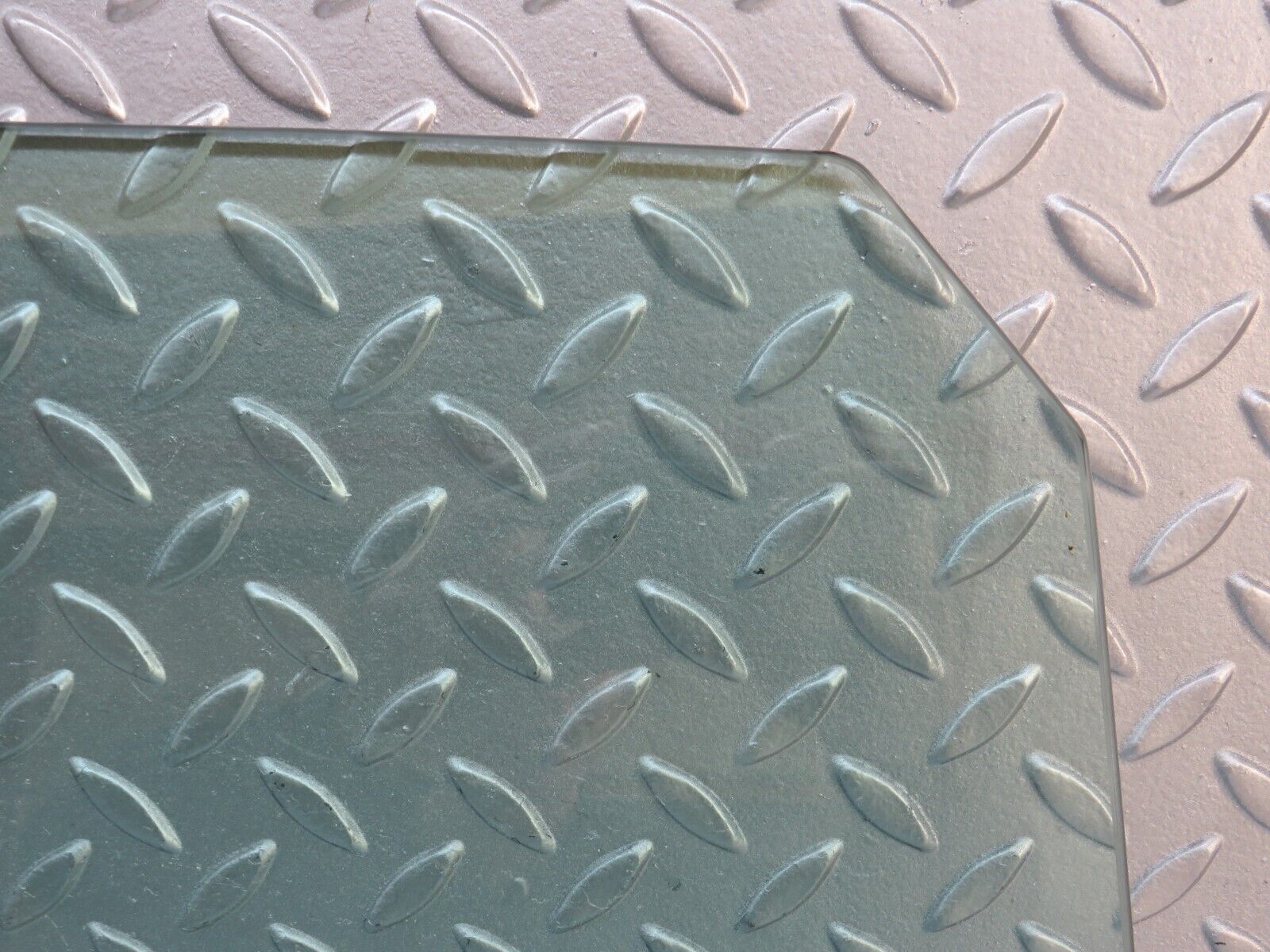 37515 Mercedes-Benz W109 300SEL Front Right Door Window Glass