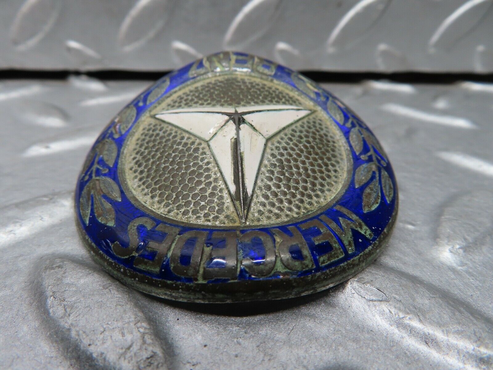 18682 Mercedes-Benz W120 W121 Ponton Bonnet Grill Badge Emblem