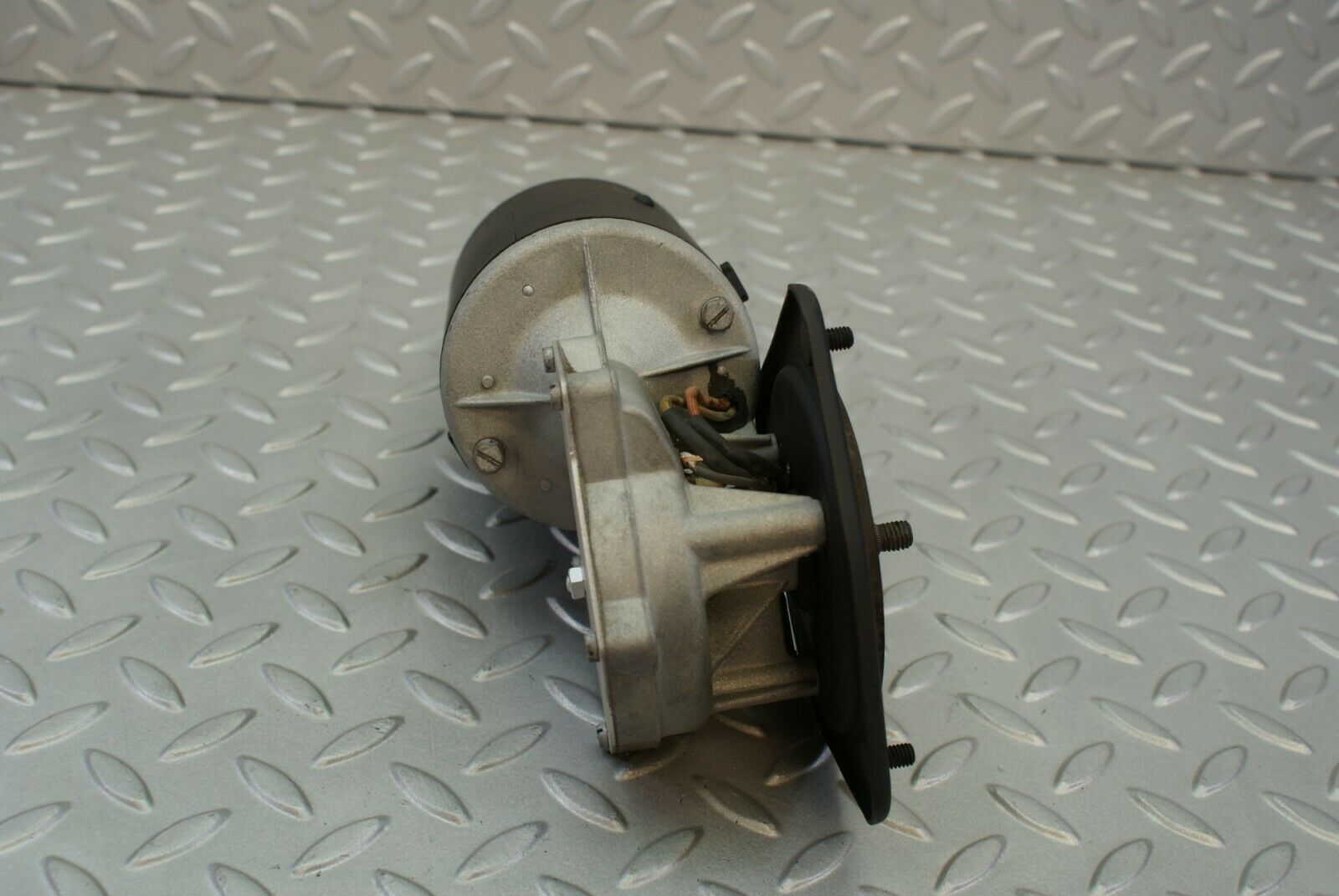 3072 Mercedes-Benz W115 220D Wiper Motor