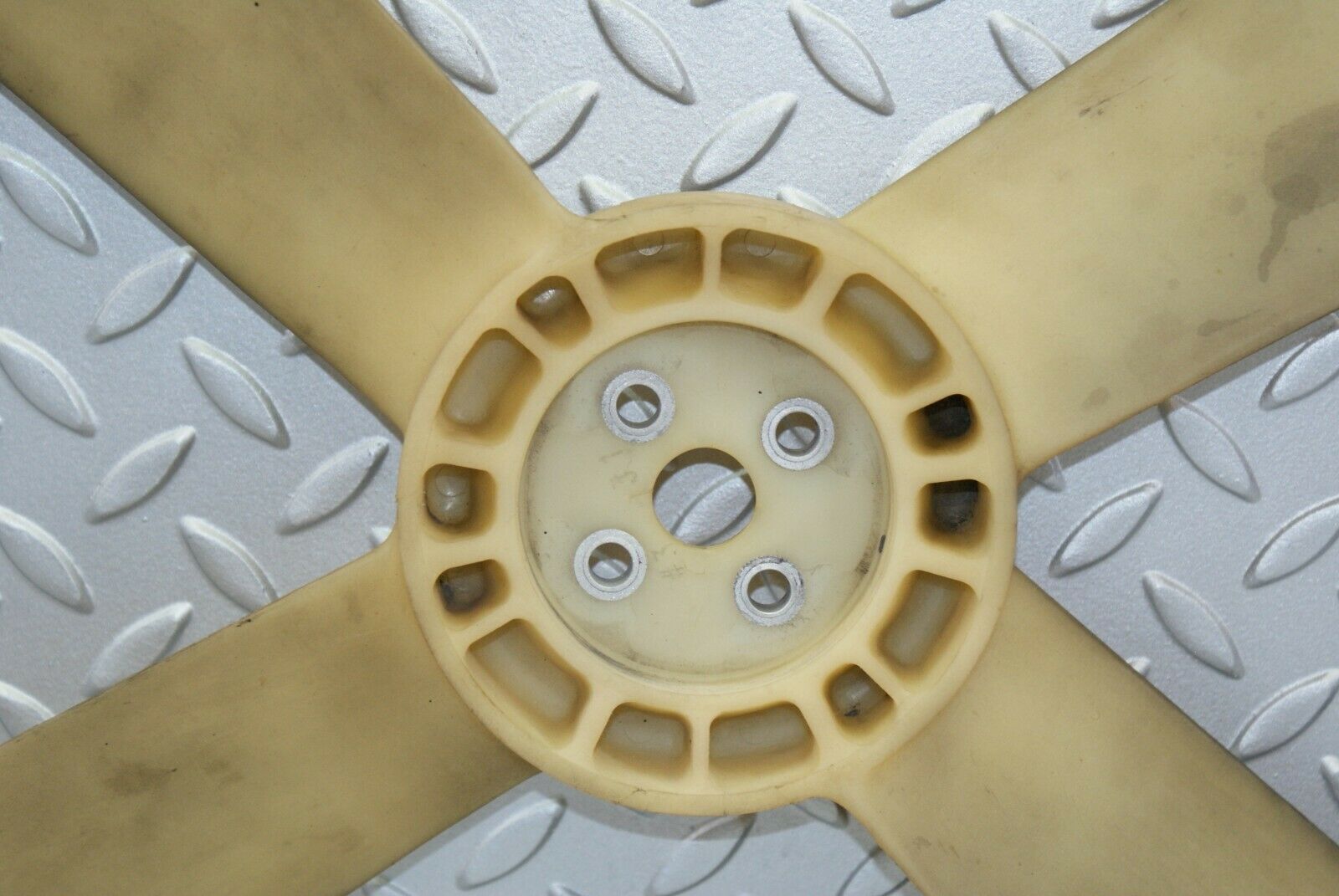 3118 Mercedes-Benz W115 220D Engine Cooling Fan 1082050906