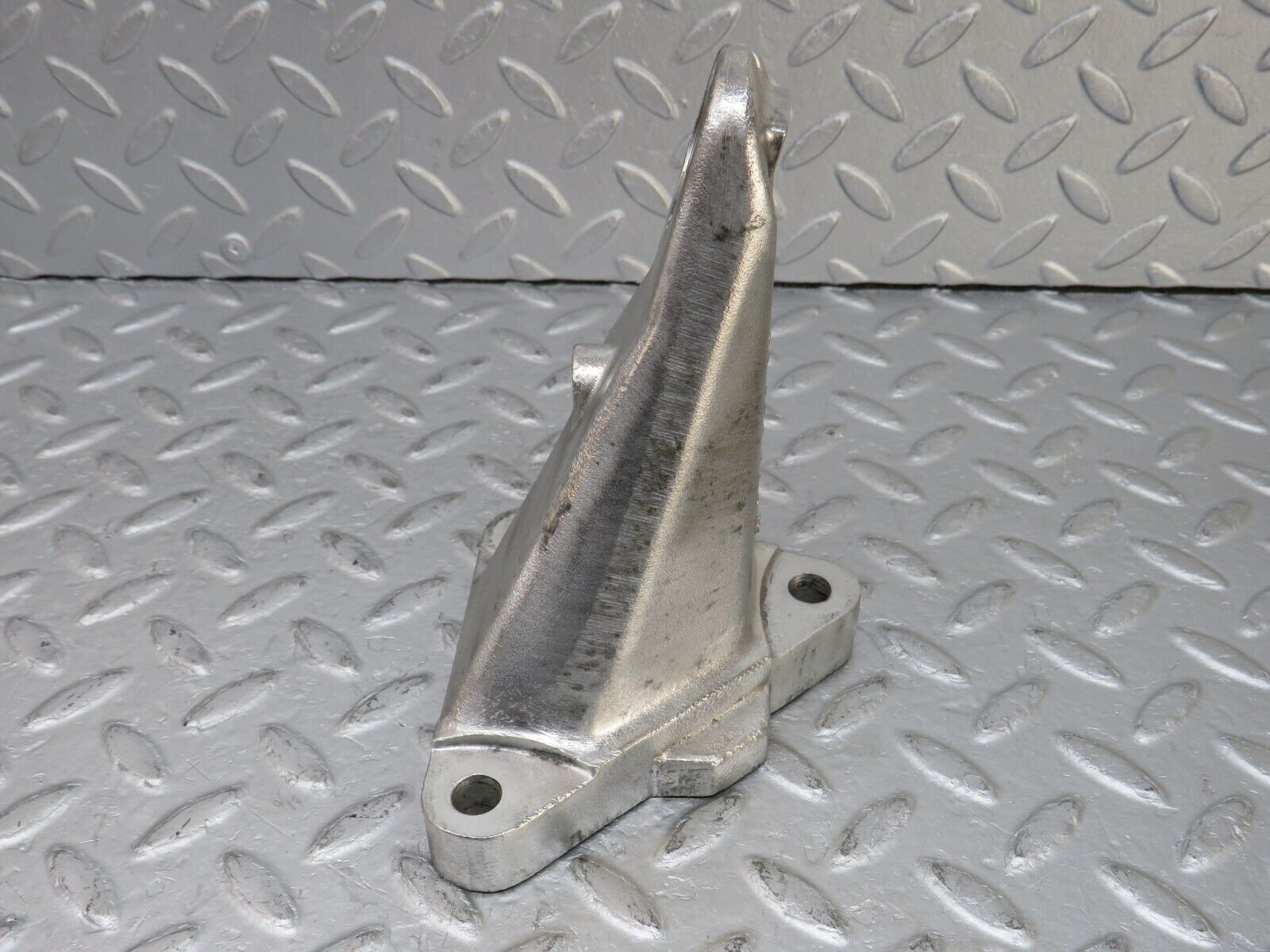 36674 Mercedes-Benz W201 190E 2.0L Engine Mount Bracket Right Side 1022234204