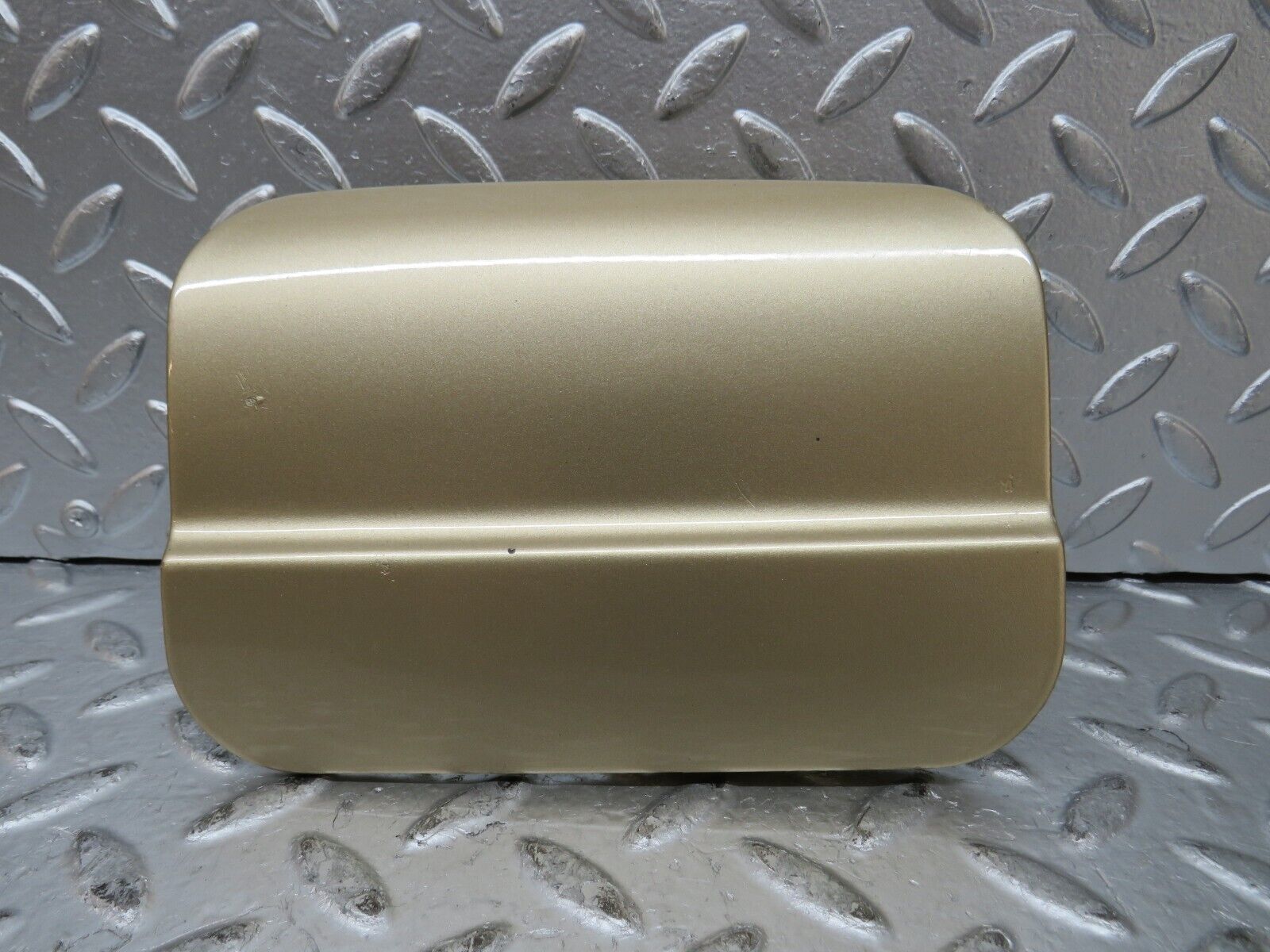 27302 Mercedes-Benz W123 280E Fuel Tank Flap Cap 1235840039