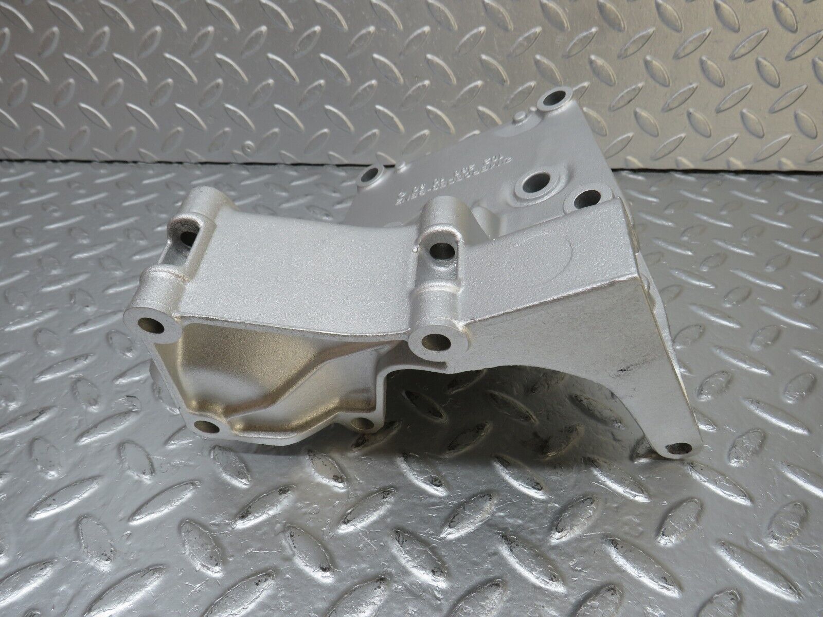 33791 Mercedes-Benz W201 190E 2.0L Power Steering Pump Bracket 1022361030