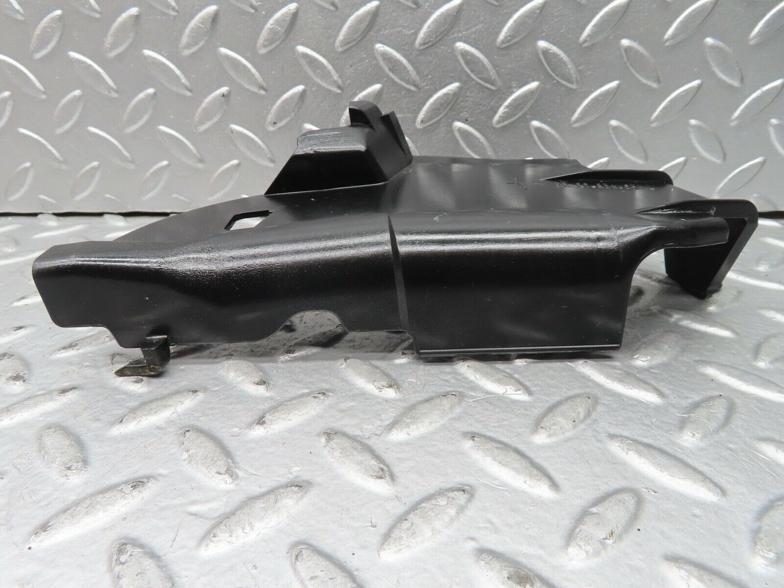 21627 Mercedes-Benz W126 300SE Front Left Door Lock Inner Cover 1267230308