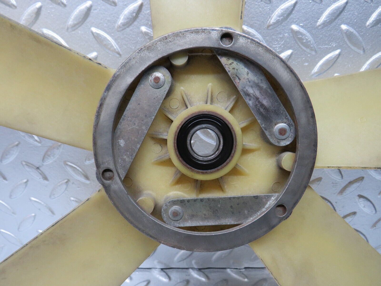 30435 Mercedes-Benz W124 230E Engine Cooling Fan 1022001123