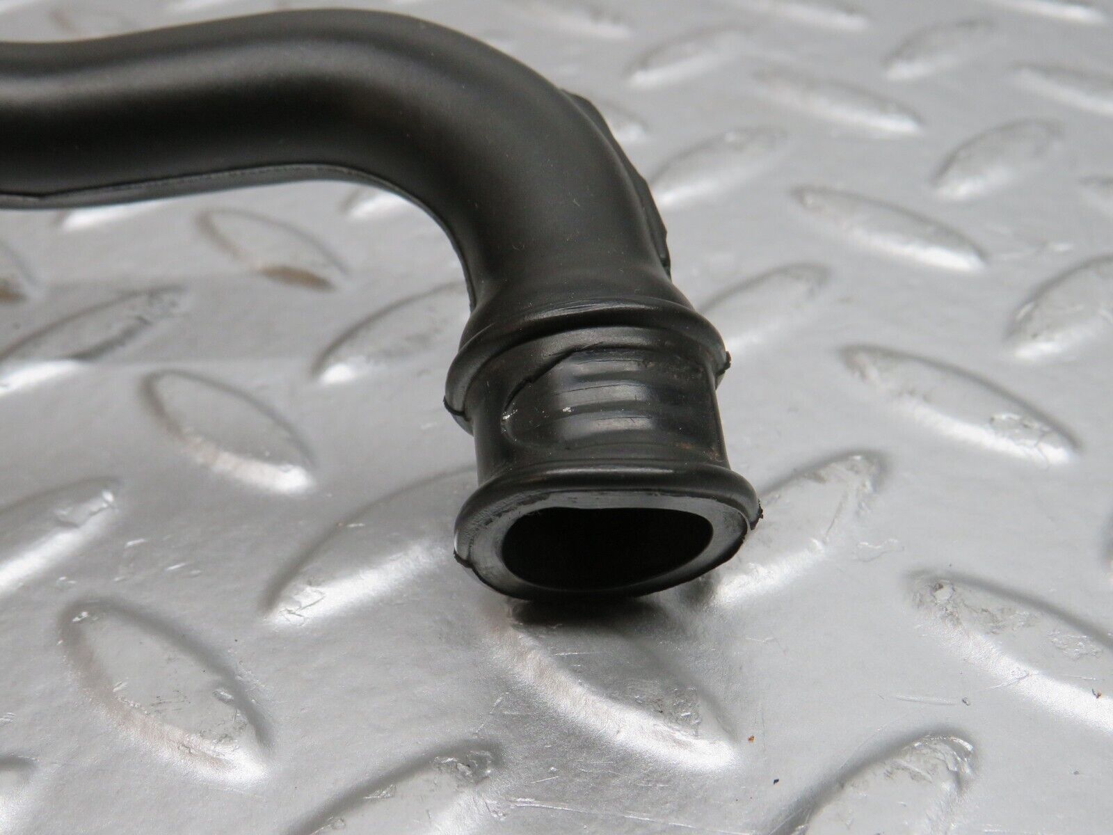 32166 Mercedes-Benz W123 230E Air Intake Pipe 1020941782 1020941682