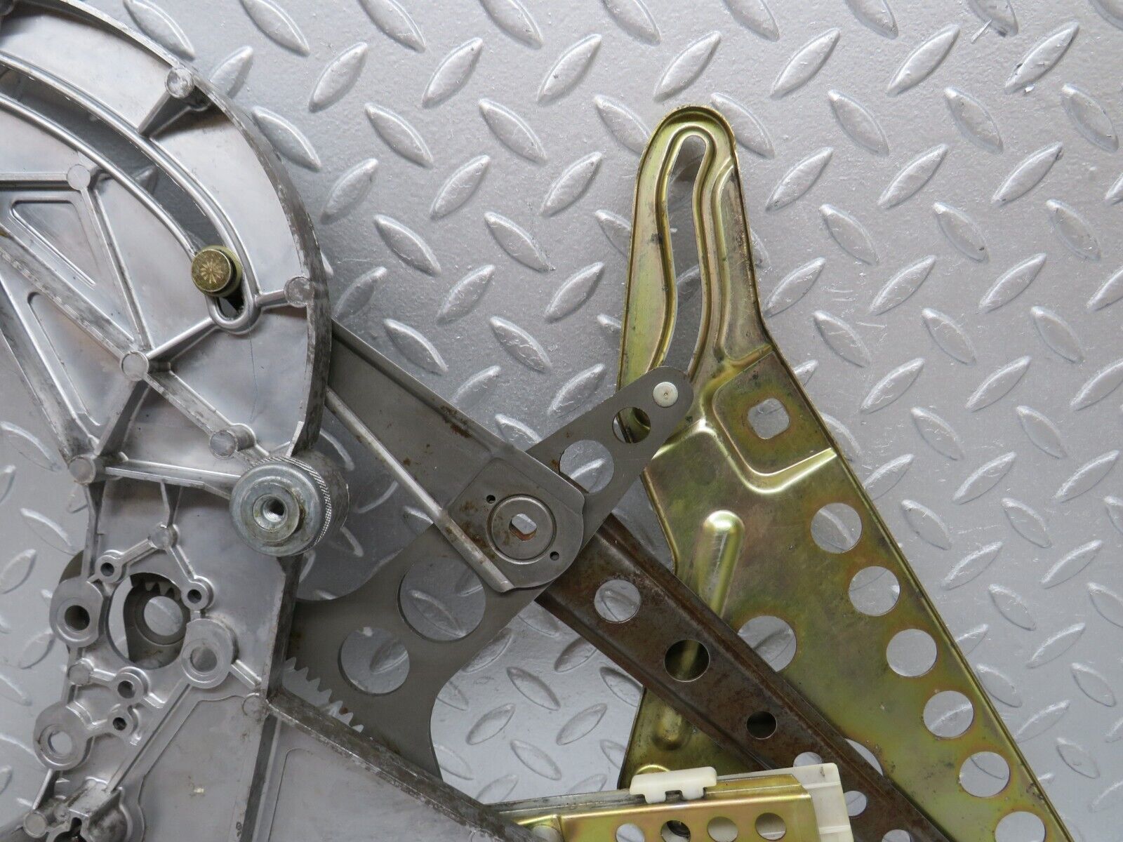 37123 Mercedes-Benz C126 420SEC Coupe Rear Left Window Regulator Mechanism