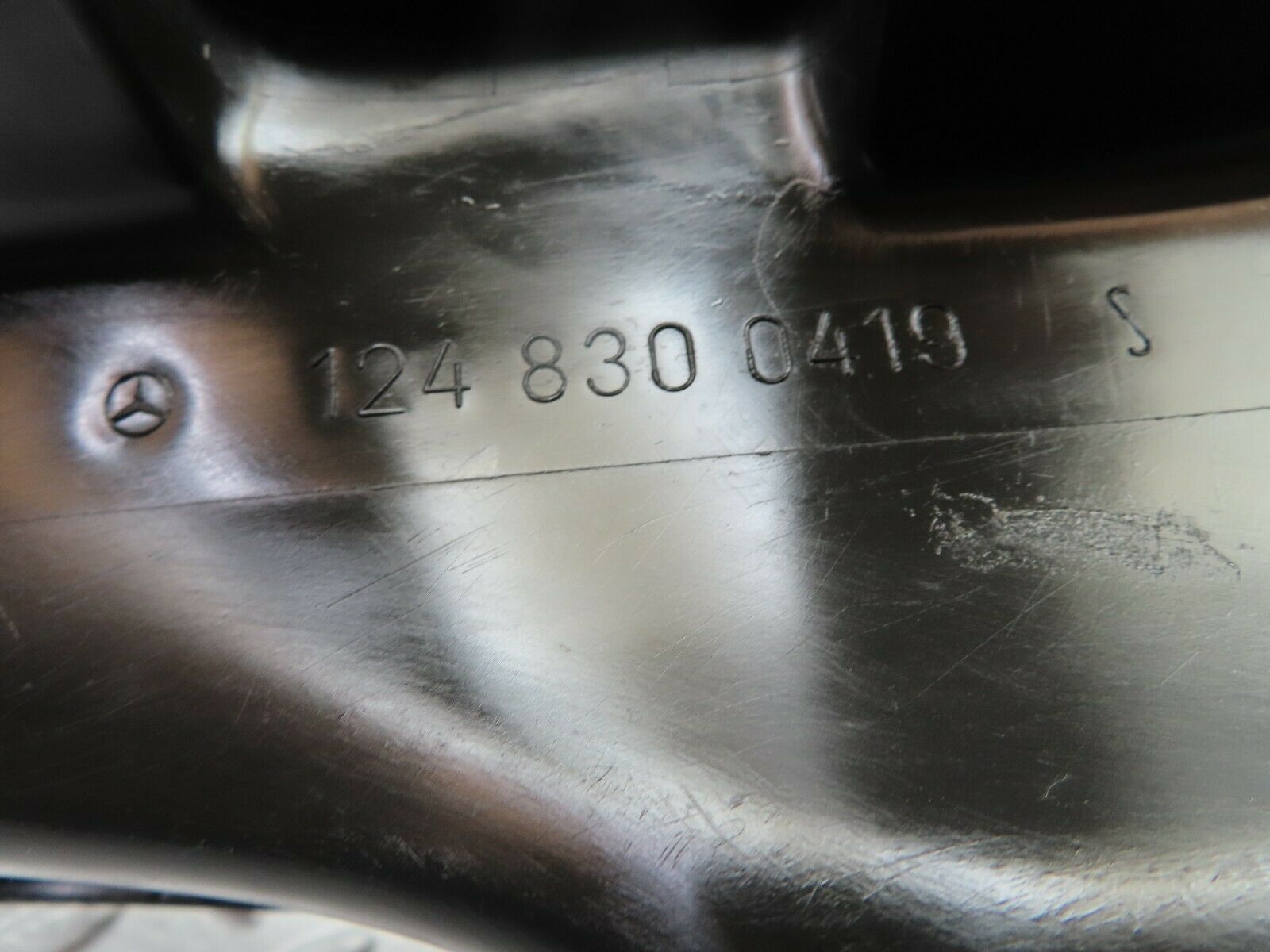 5445 Mercedes-Benz W124 230E Air Vent Duct Right 1248300419