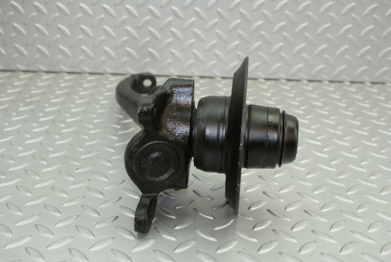 2701 Mercedes-Benz W116 350SE Wheel Hub Front Left