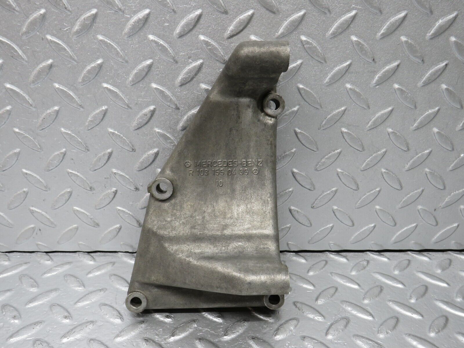 38815 Mercedes-Benz W201 190E 2.6L Alternator Generator Bracket 1031550435