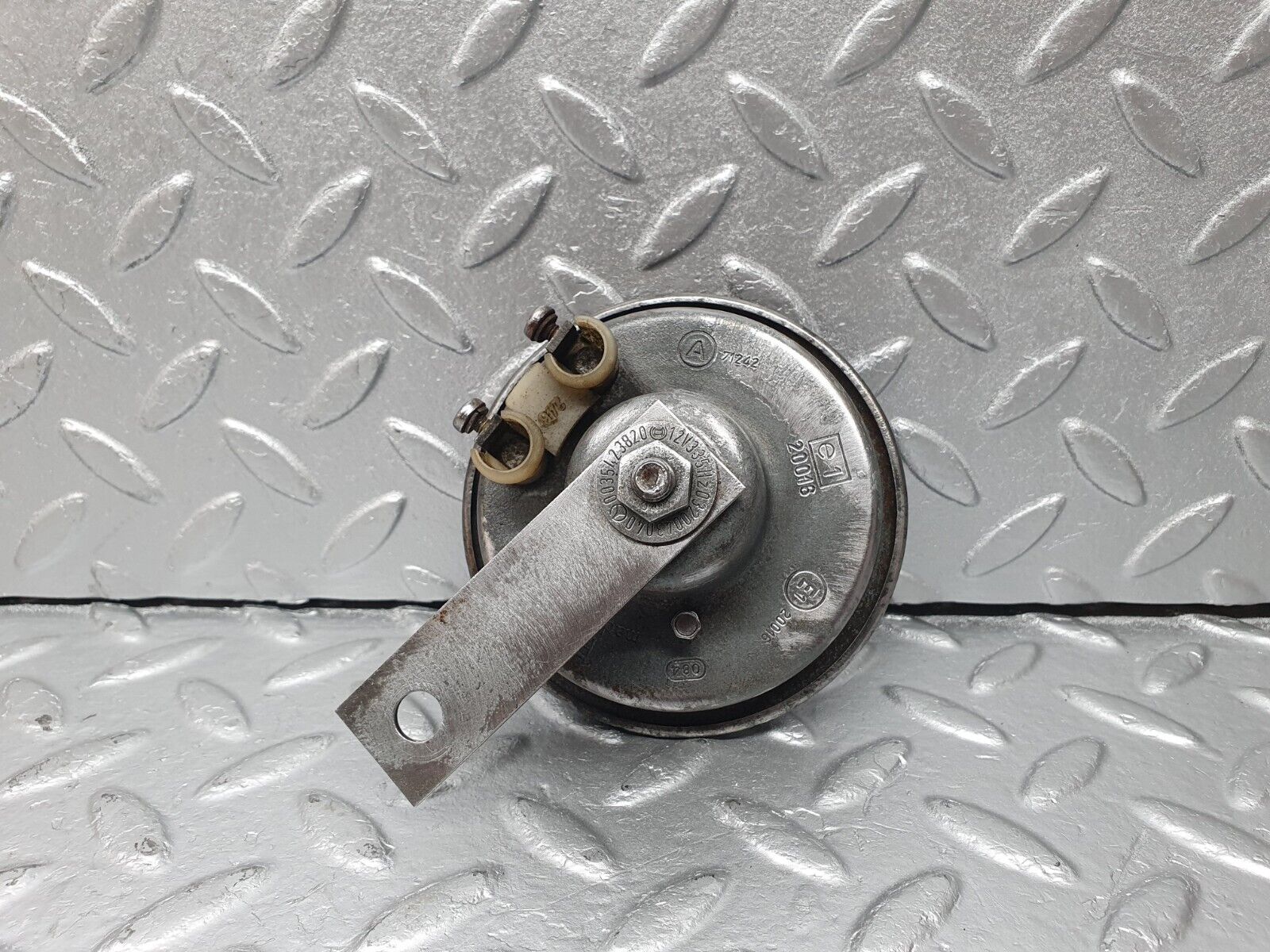 40745 Mercedes-Benz W123 300D Horn Bosch 20016 0035423820