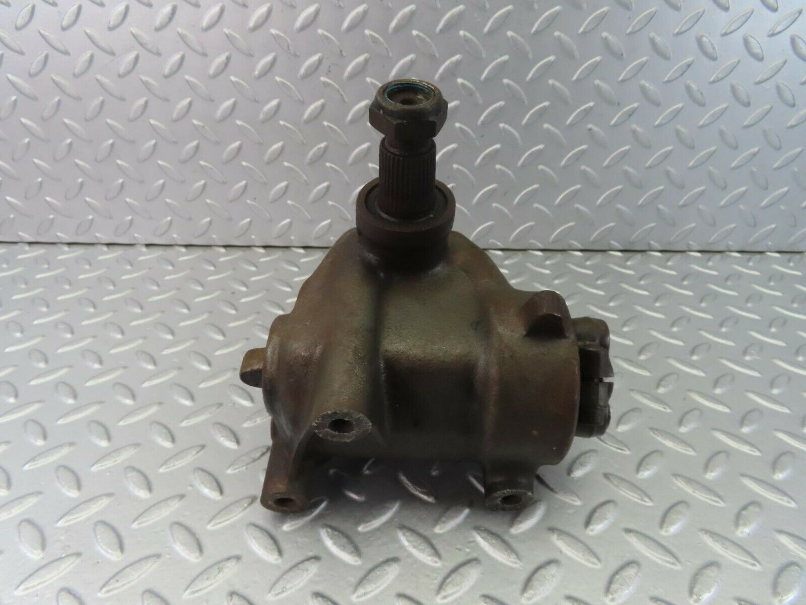 8912 Mercedes-Benz W115 Steering Box 1154610801