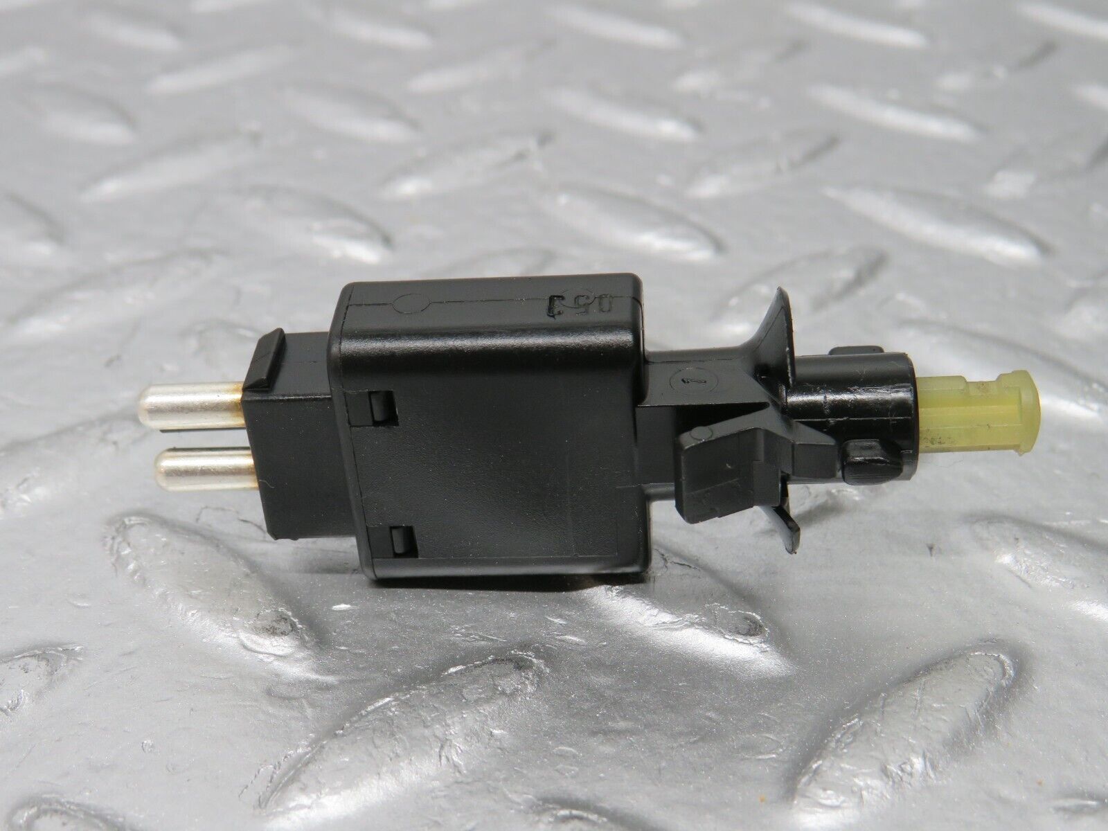 31325 Mercedes-Benz S124 220TE Wagon Brake Light Switch 0005457709