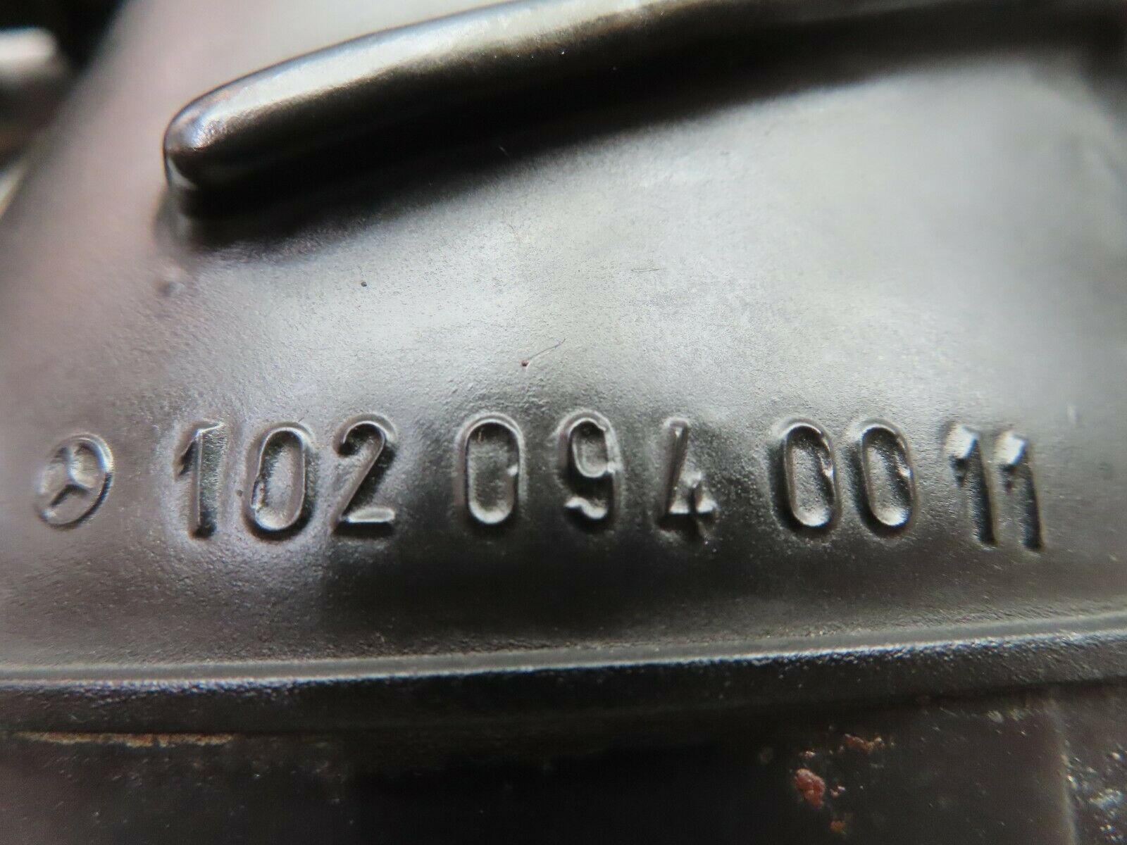 5662 Mercedes-Benz W123 200 Air Intake Pipe 1020940011