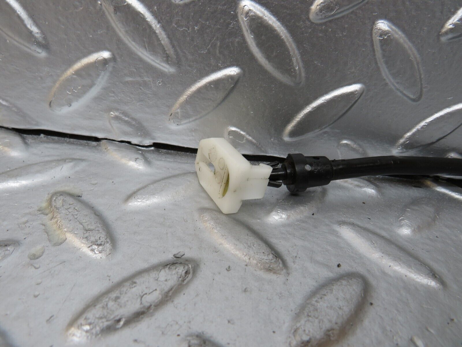 25011 Mercedes-Benz W140 S320 Front Right Seat Belt Adjuster Cable 1408600288